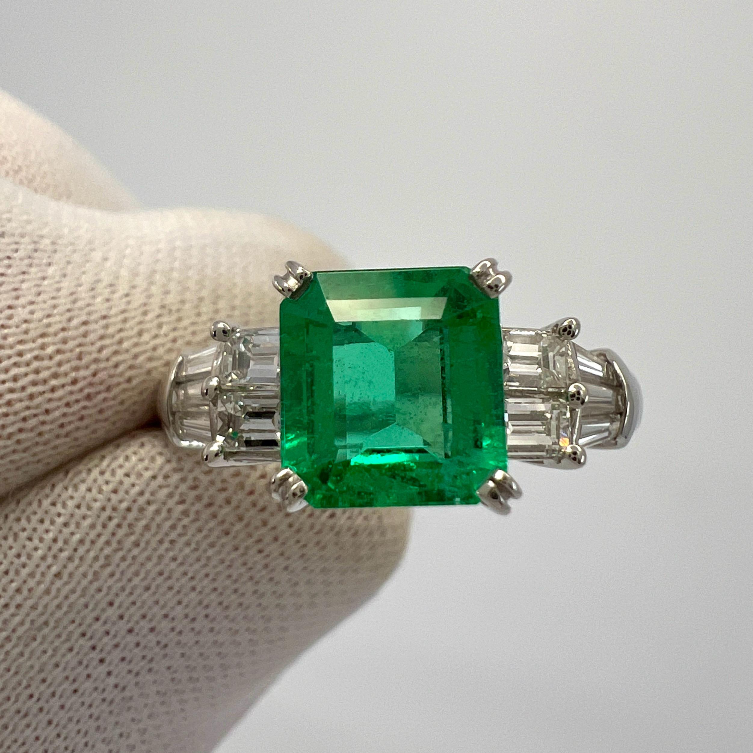  Bague en platine avec émeraude colombienne verte carrée et diamant baguette de 1,76 carat Unisexe 