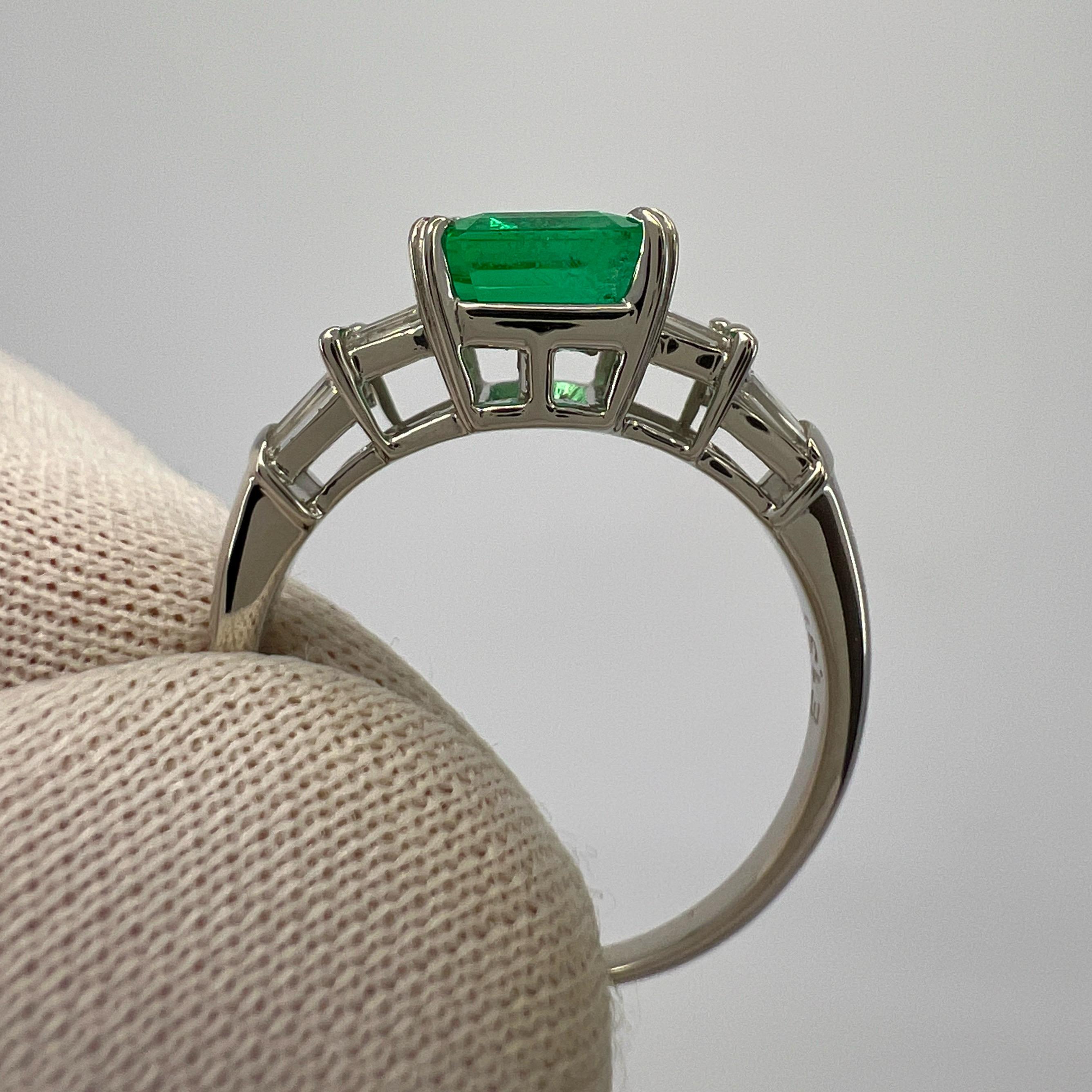 Bague en platine avec émeraude colombienne verte carrée et diamant baguette de 1,76 carat 1