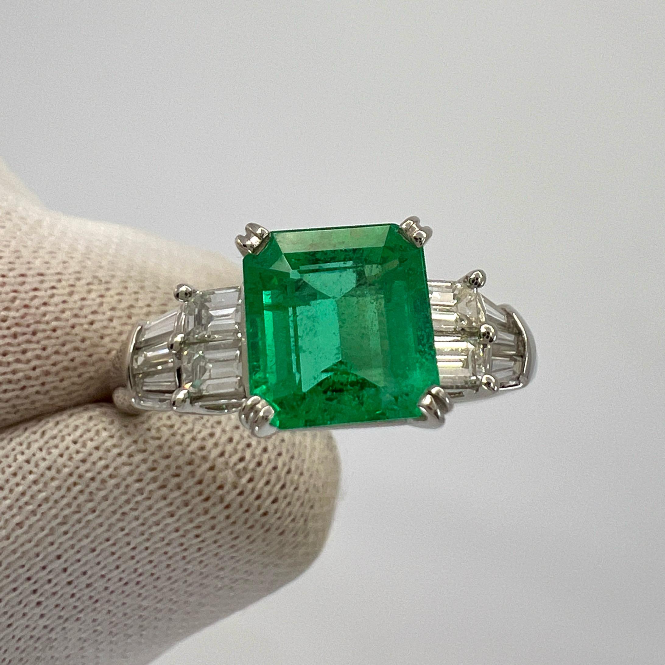 Bague en platine avec émeraude colombienne verte carrée et diamant baguette de 1,76 carat 3