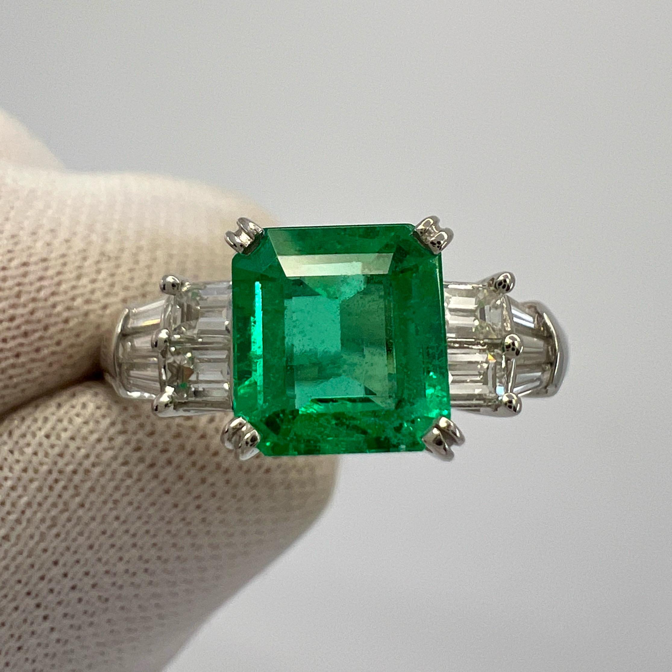 Bague en platine avec émeraude colombienne verte carrée et diamant baguette de 1,76 carat 4