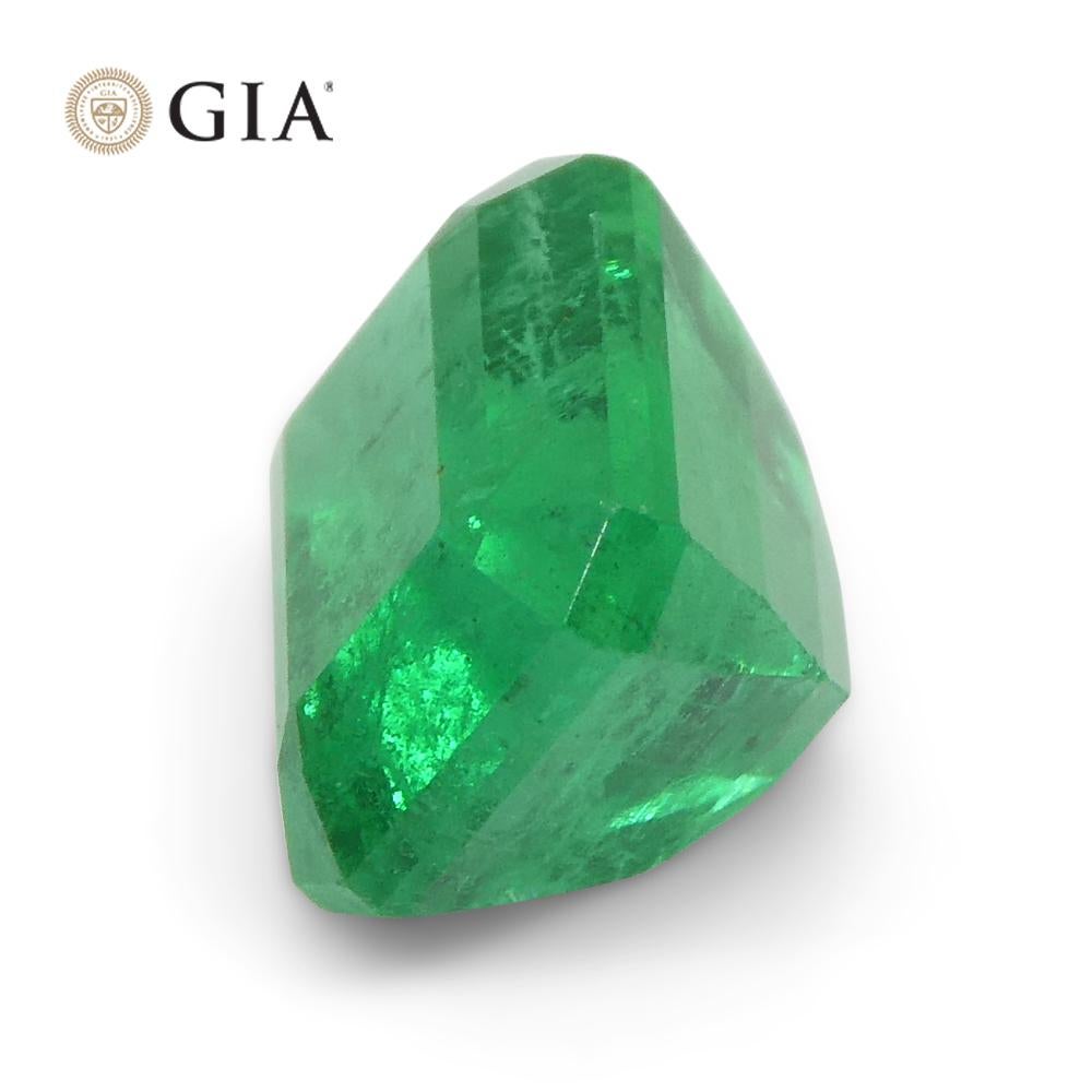 Women's or Men's 1.76ct Octagonal/Emerald Cut Green Emerald GIA Certified Russia   For Sale