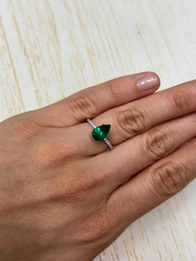 1,77 Quilates 11x7 Esmeralda Muzo Verde Colombiana - Gema Natal de Mayo talla pera en venta 3