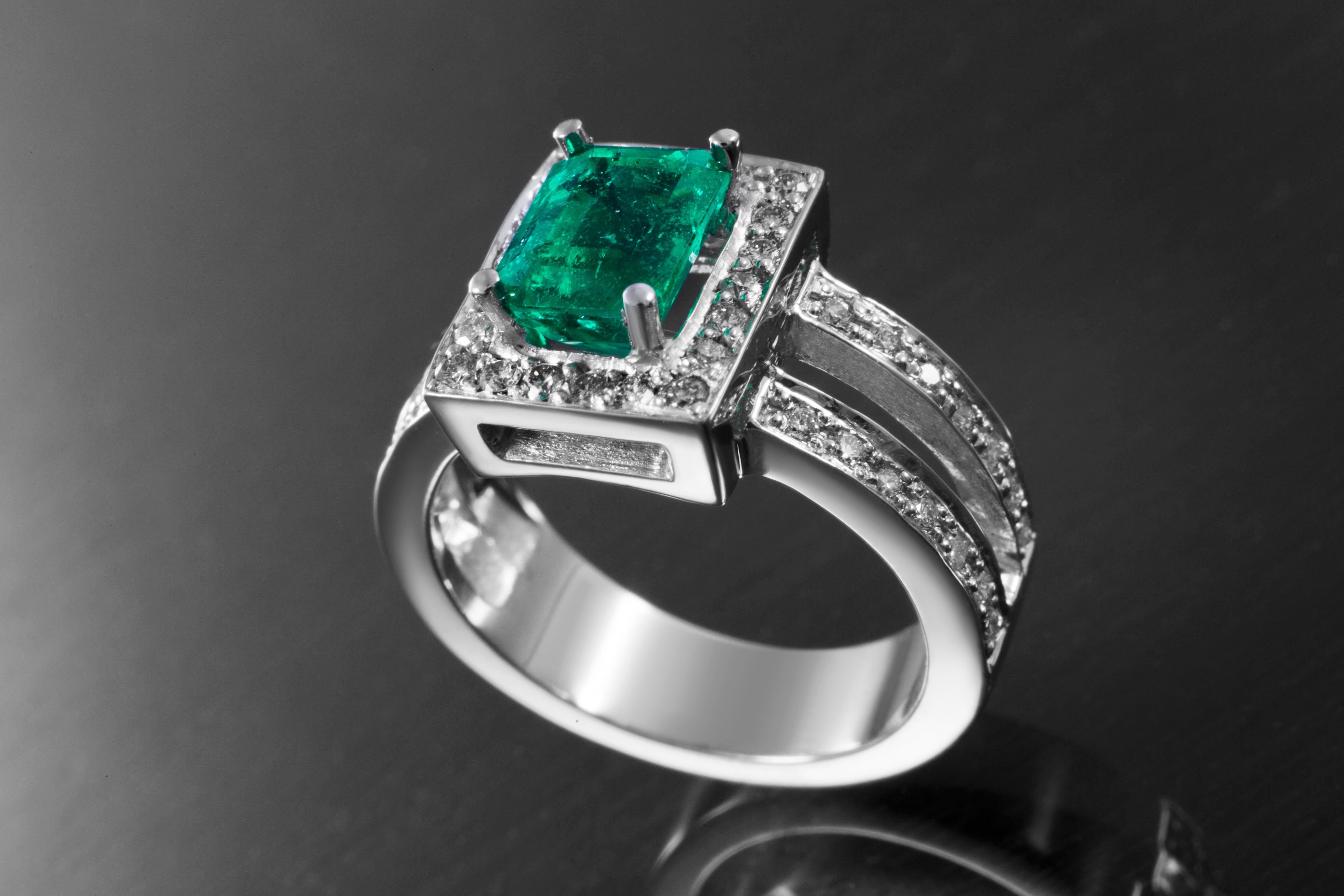 This ring contains a 1.77 carat certified F1 quality Colombian Muzo emerald centre stone, set in 18 carat white gold with a diamond melee containing 50 stones of brilliant cut, 0.5 carats total, H-I colour.  

Certified by CDTEC gemological