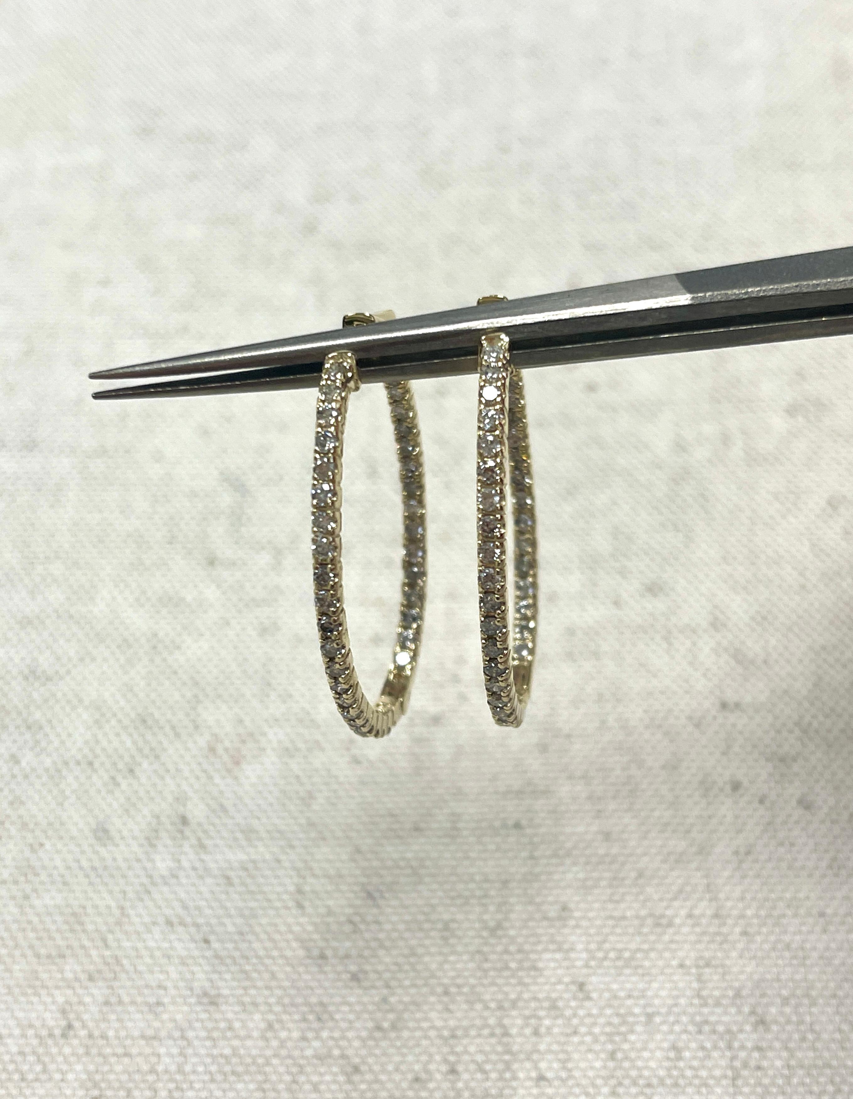 Round Cut 1.77 Carat Diamond Oval Hoops Earrings 14 Karat Yellow Gold For Sale