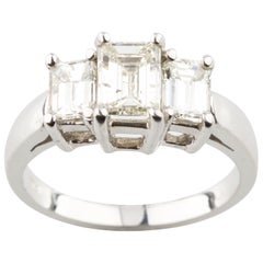 Bague de fiançailles à 3 pierres en or blanc 14 carats avec diamant taille émeraude de 1,77 carat