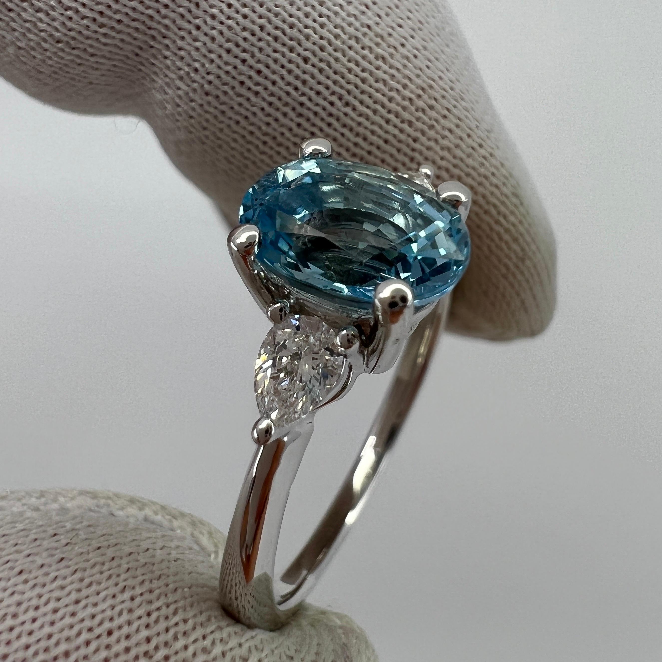 1.77 Carat Fine Santa Maria Blue Aquamarine & Diamond 18k White Gold Oval Ring For Sale 2