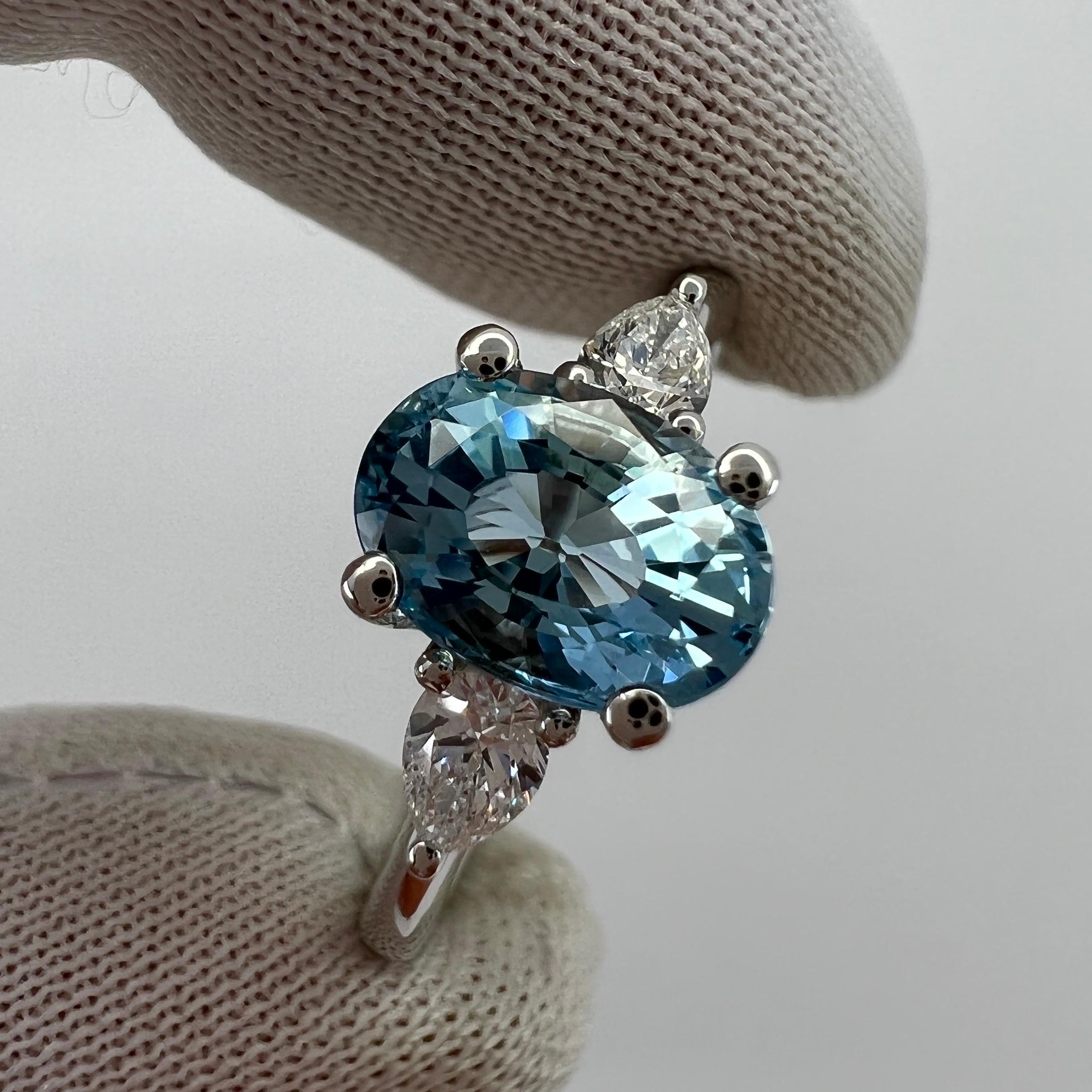 1.77 Carat Fine Santa Maria Blue Aquamarine & Diamond 18k White Gold Oval Ring For Sale 3