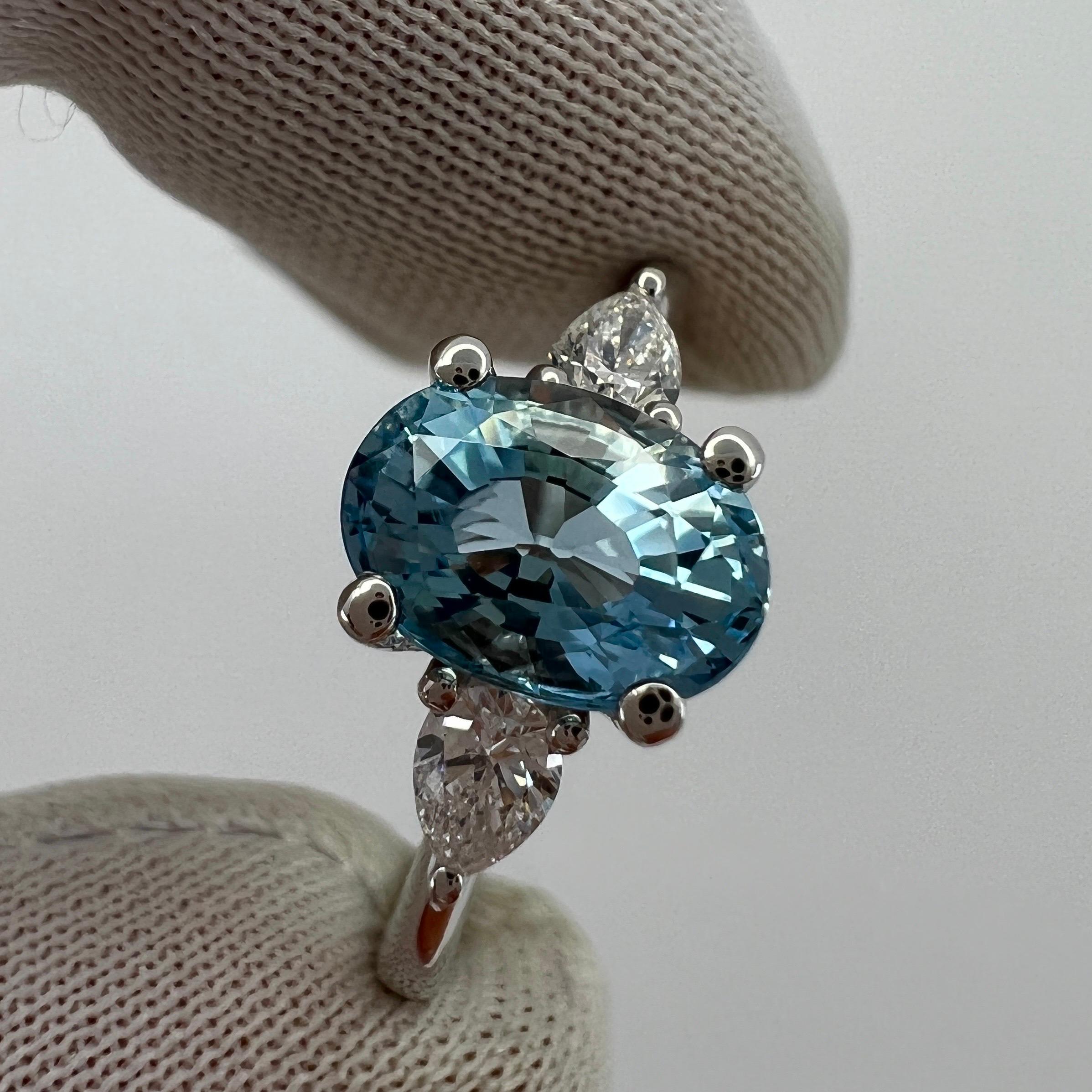 1.77 Carat Fine Santa Maria Blue Aquamarine & Diamond 18k White Gold Oval Ring For Sale 4