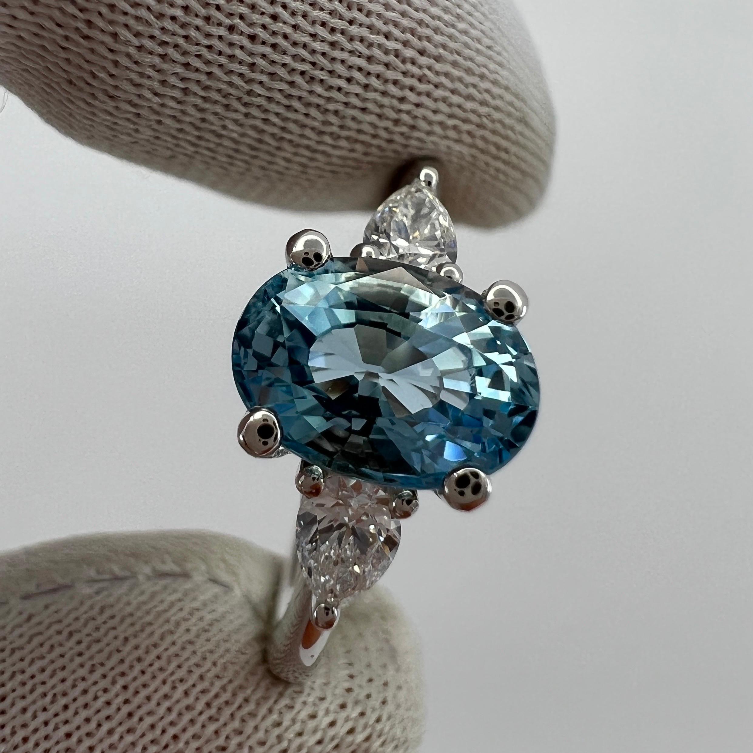 1.77 Carat Fine Santa Maria Blue Aquamarine & Diamond 18k White Gold Oval Ring For Sale 1