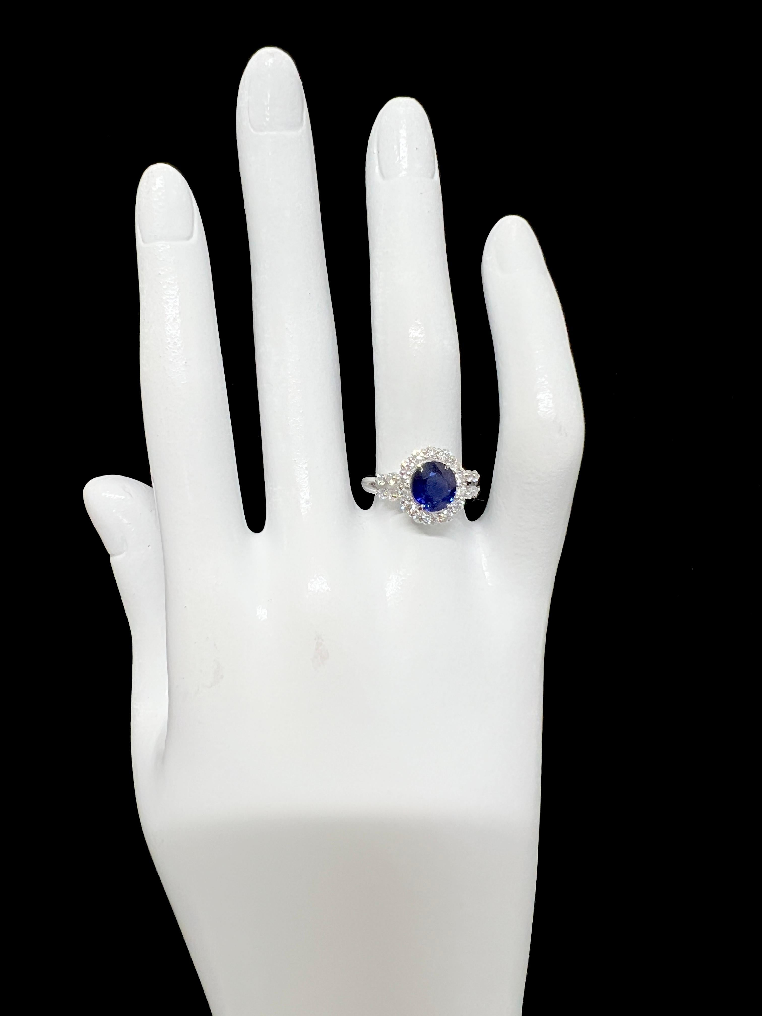 1.77 Carat Natural Madagascan Sapphire and Diamond Ring set in Platinum For Sale 1