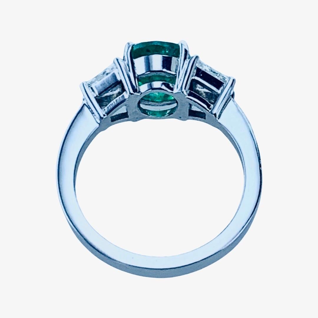 oval emerald ring with baguette diamonds