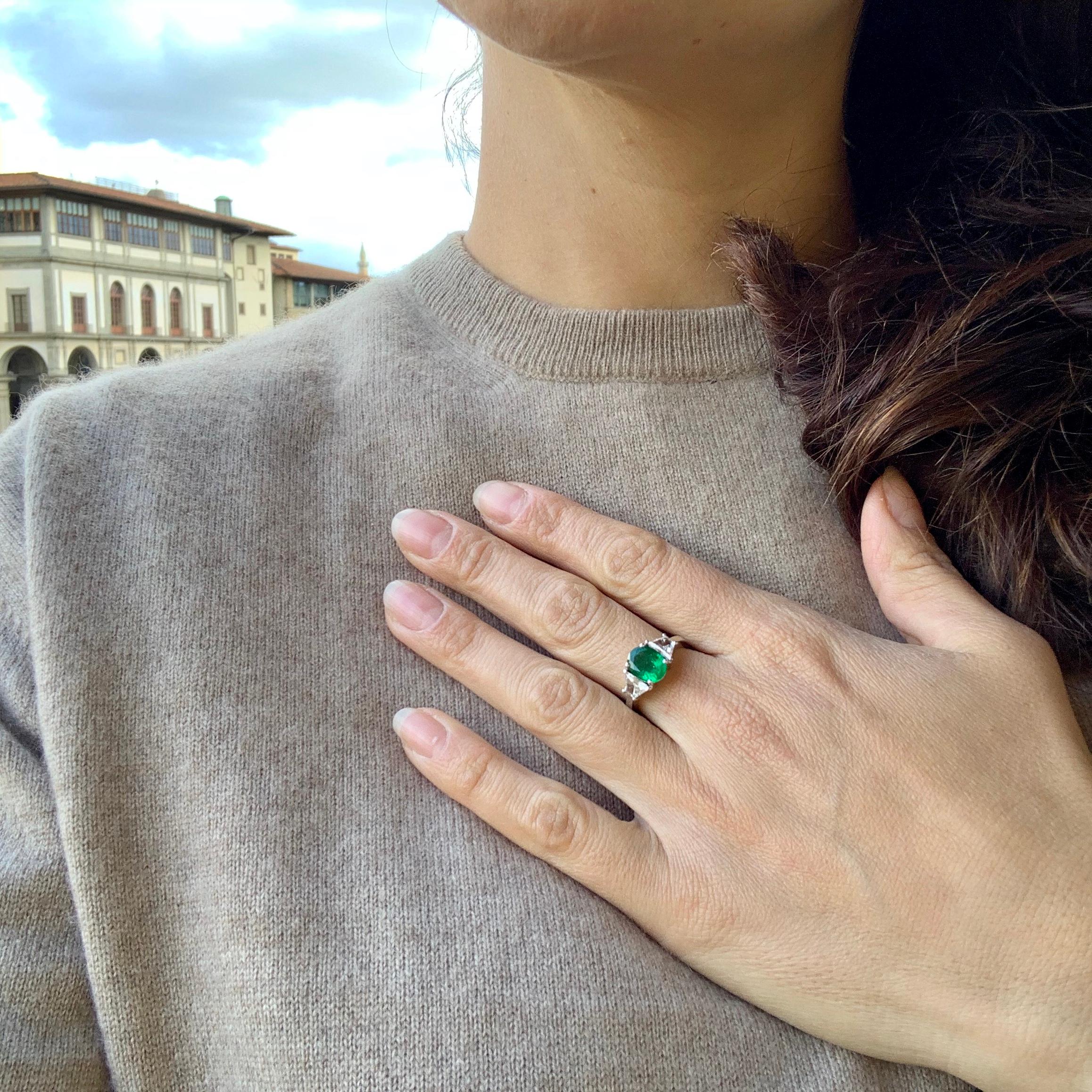 1.77 Carat Oval Emerald and Baguette Diamond Cocktail Ring In New Condition In Florence, IT