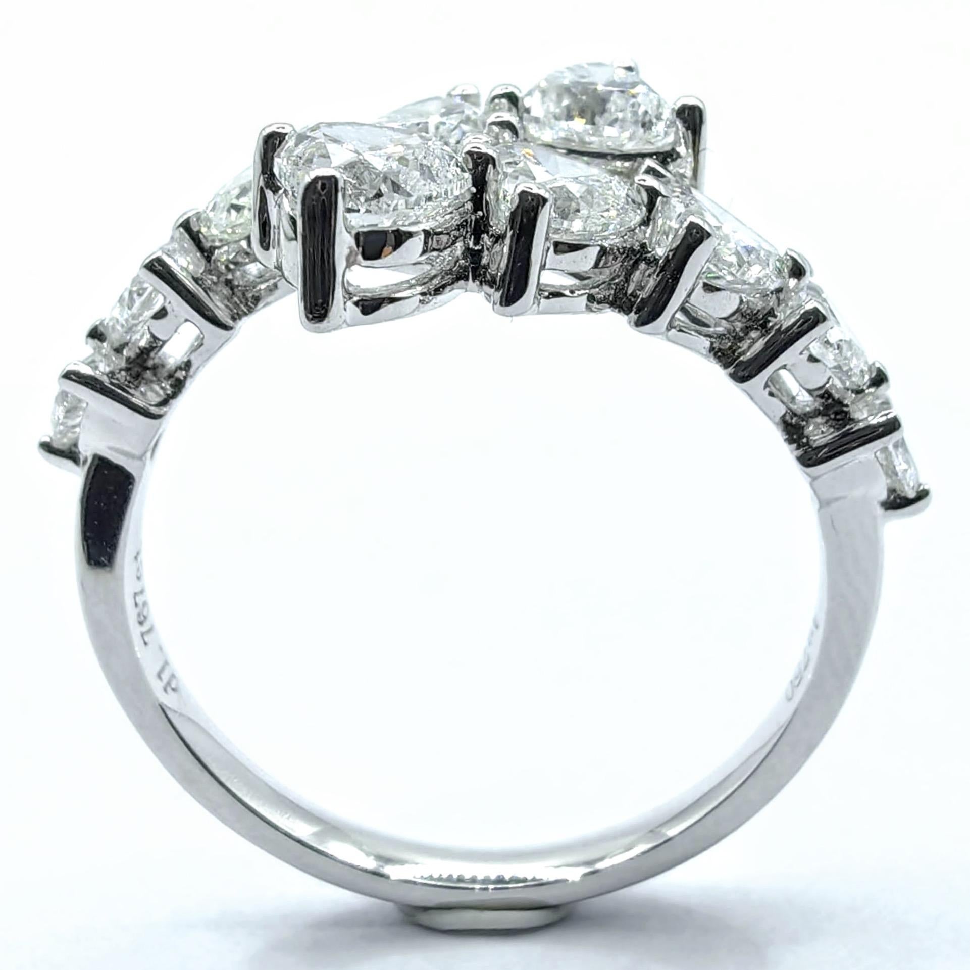 En vente :  Bague bypass en or blanc 18 carats 10 diamants taillés en cœur 3