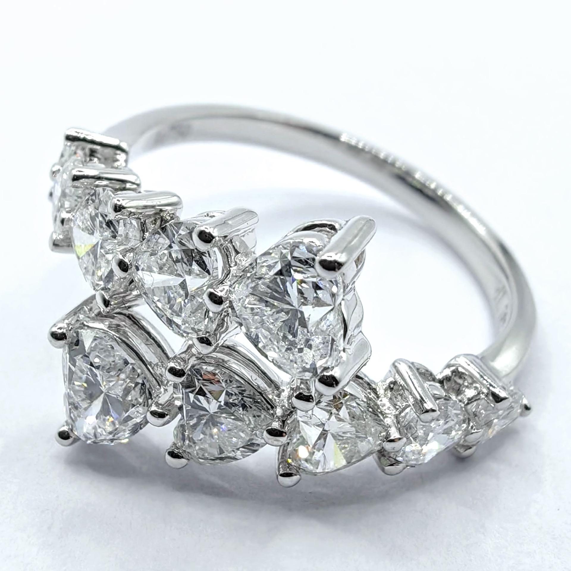 En vente :  Bague bypass en or blanc 18 carats 10 diamants taillés en cœur 4