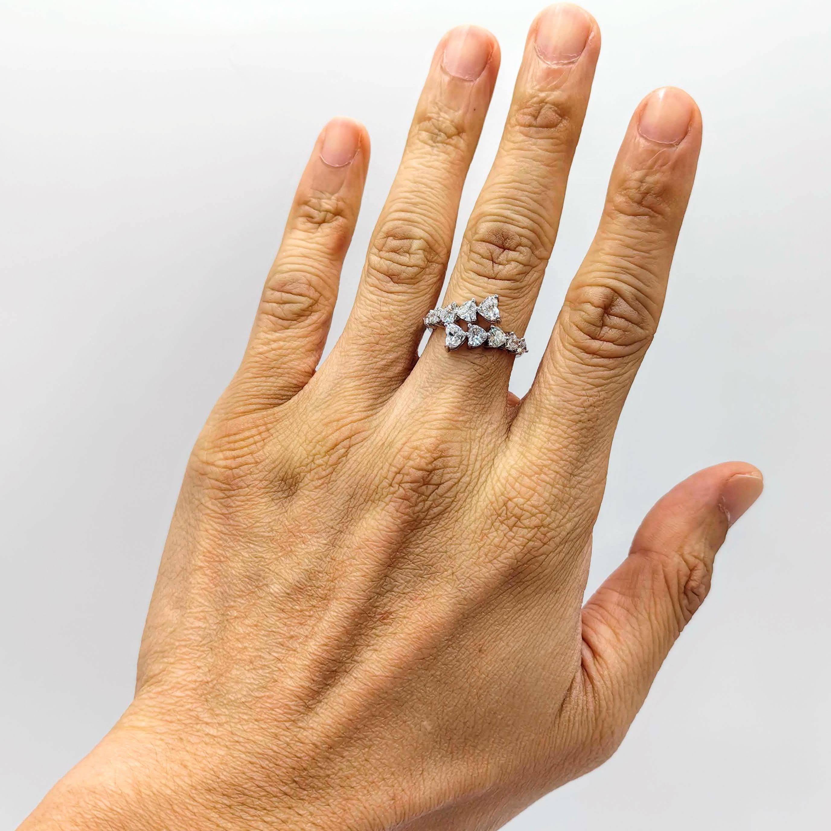 En vente :  Bague bypass en or blanc 18 carats 10 diamants taillés en cœur 8