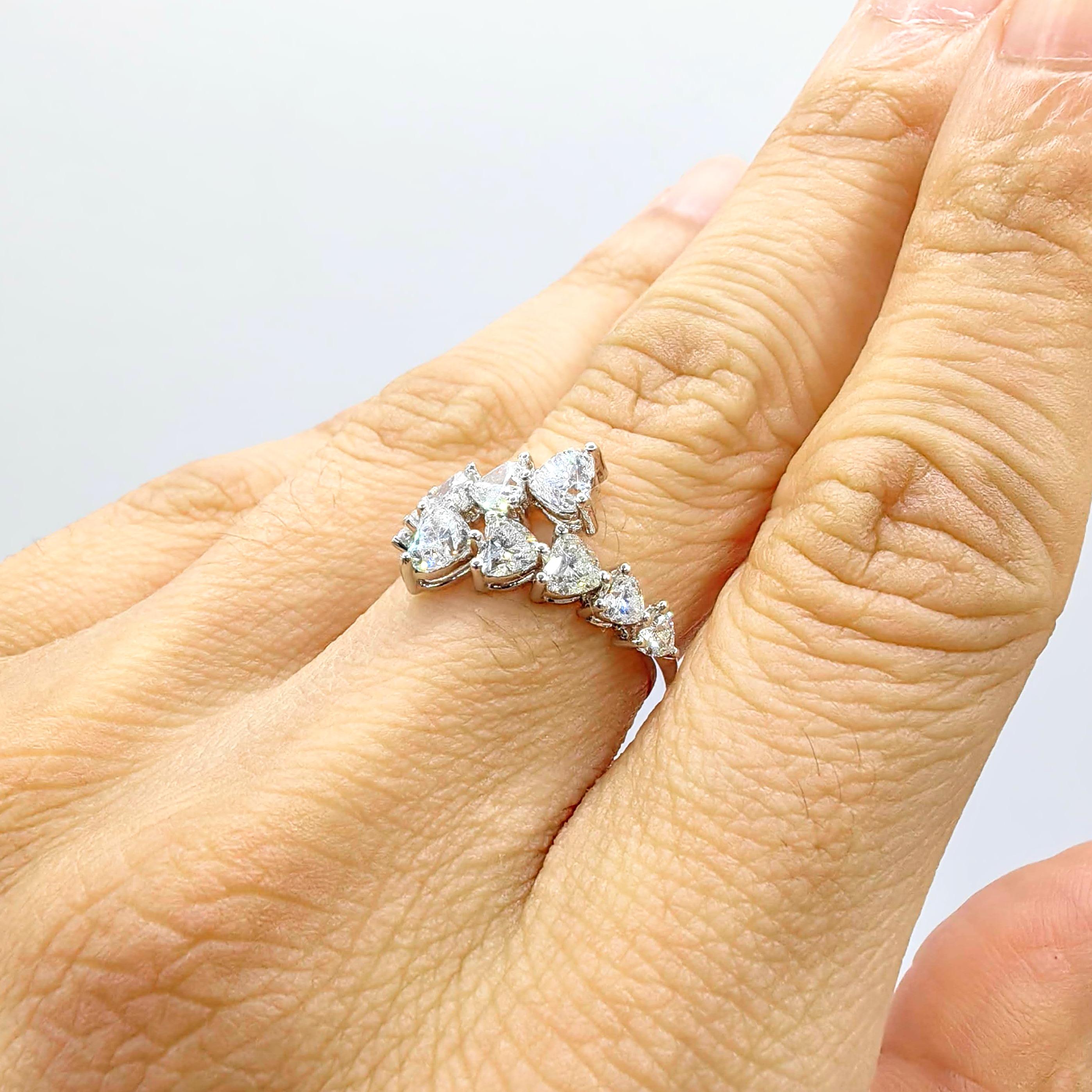 En vente :  Bague bypass en or blanc 18 carats 10 diamants taillés en cœur 9