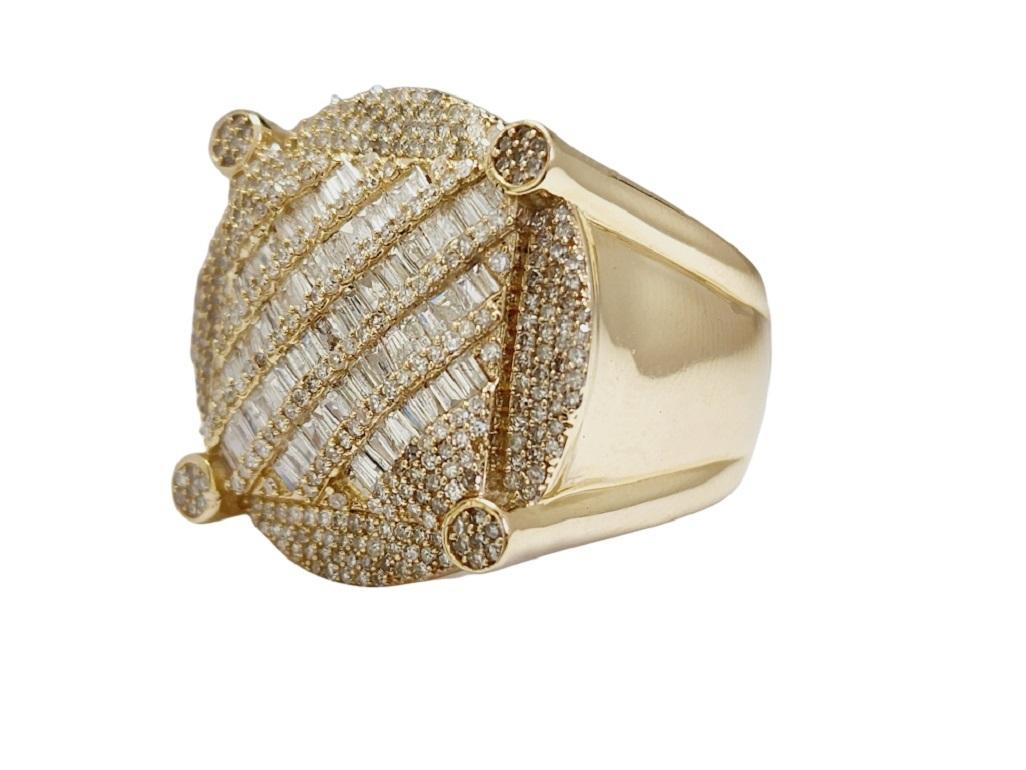 1,77 Karat Baguette-Diamant Gelbgold 14k Ring im Zustand „Neu“ in Great Neck Plaza, NY