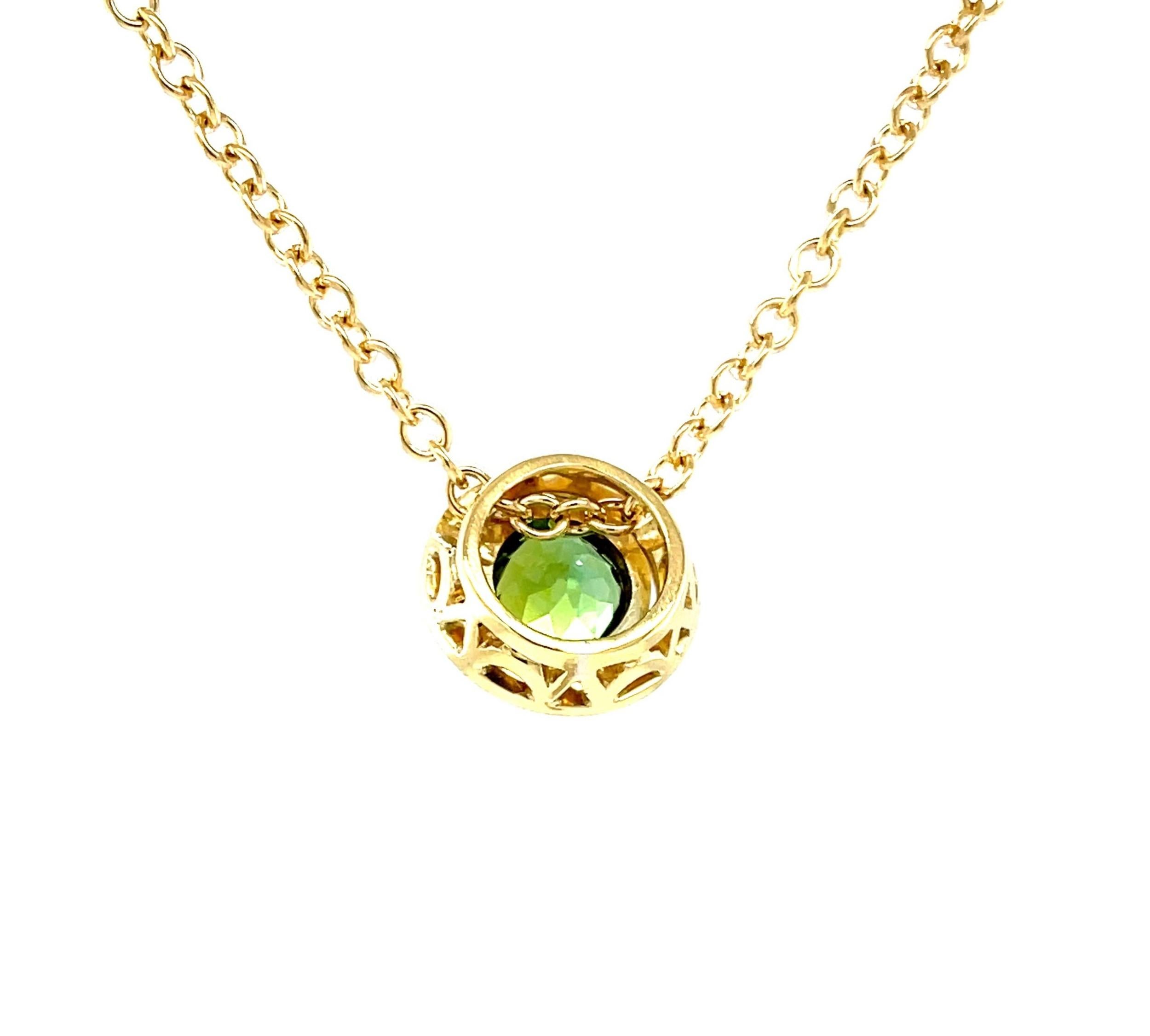 1,77 ct. Collier pendentif rond gravé à la main en or jaune avec tourmaline sertie sur le chaton en vente 4