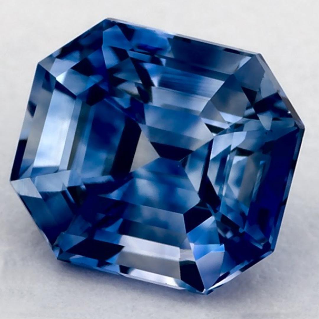 Pierre de naissance très précieuse du mois de septembre, d'un bleu ravissant. On pense qu'ils apportent chance et fortune dans la vie.

Explorez la vibrante collection d'émeraudes, de rubis et de saphirs de notre magasin, disponibles sous forme de