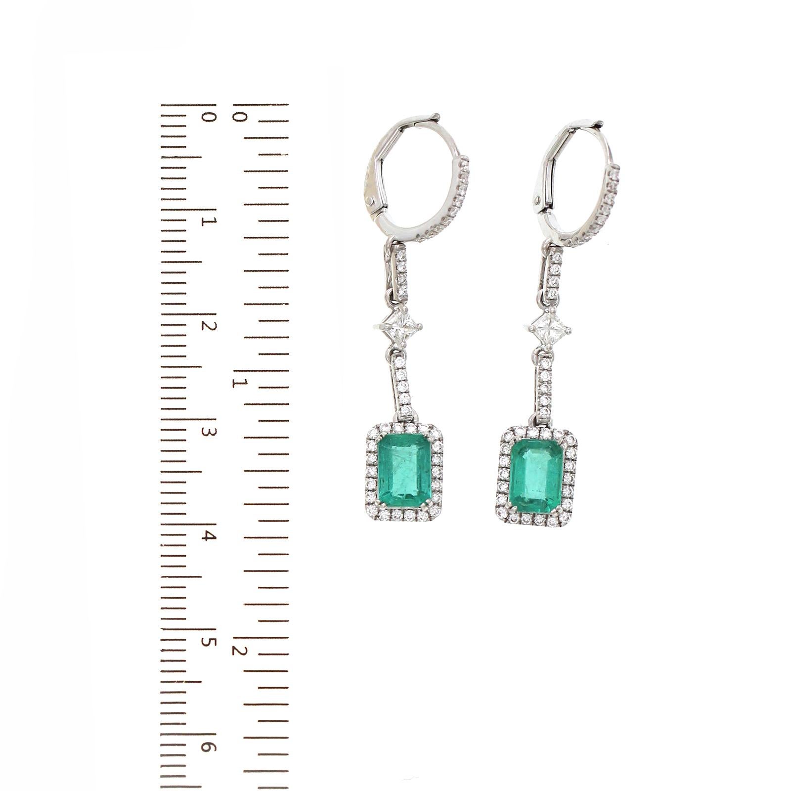 Round Cut 1.77 Ct Natural Colombian Emerald 0.78 Ct Diamonds 18K White Gold Drop Earrings For Sale