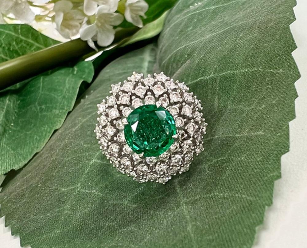 Emerald Weight: 1.77 CTS, Diamond Weight: 1.54 CTS, Metal: 18K White Gold, Ring Size: 6.5, Shape: Round, Color: Green, Hardness: 7.5-8, Birthstone: May