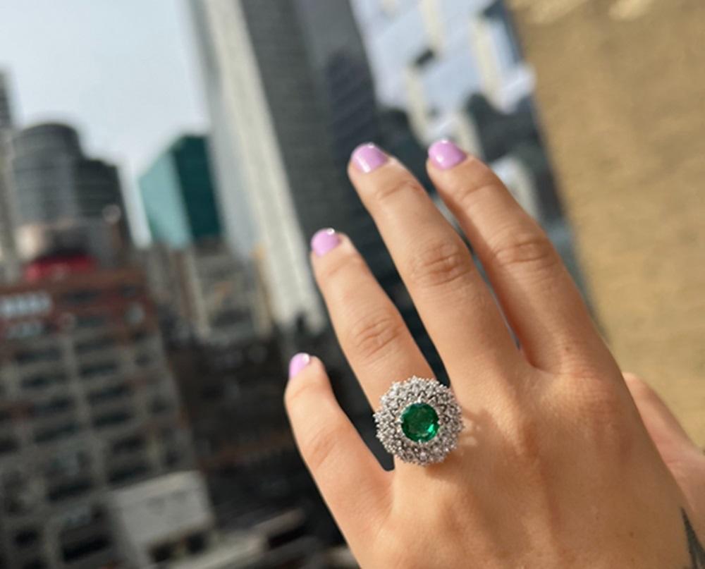 1.77 CTS Emerald Ring In New Condition For Sale In New York, NY