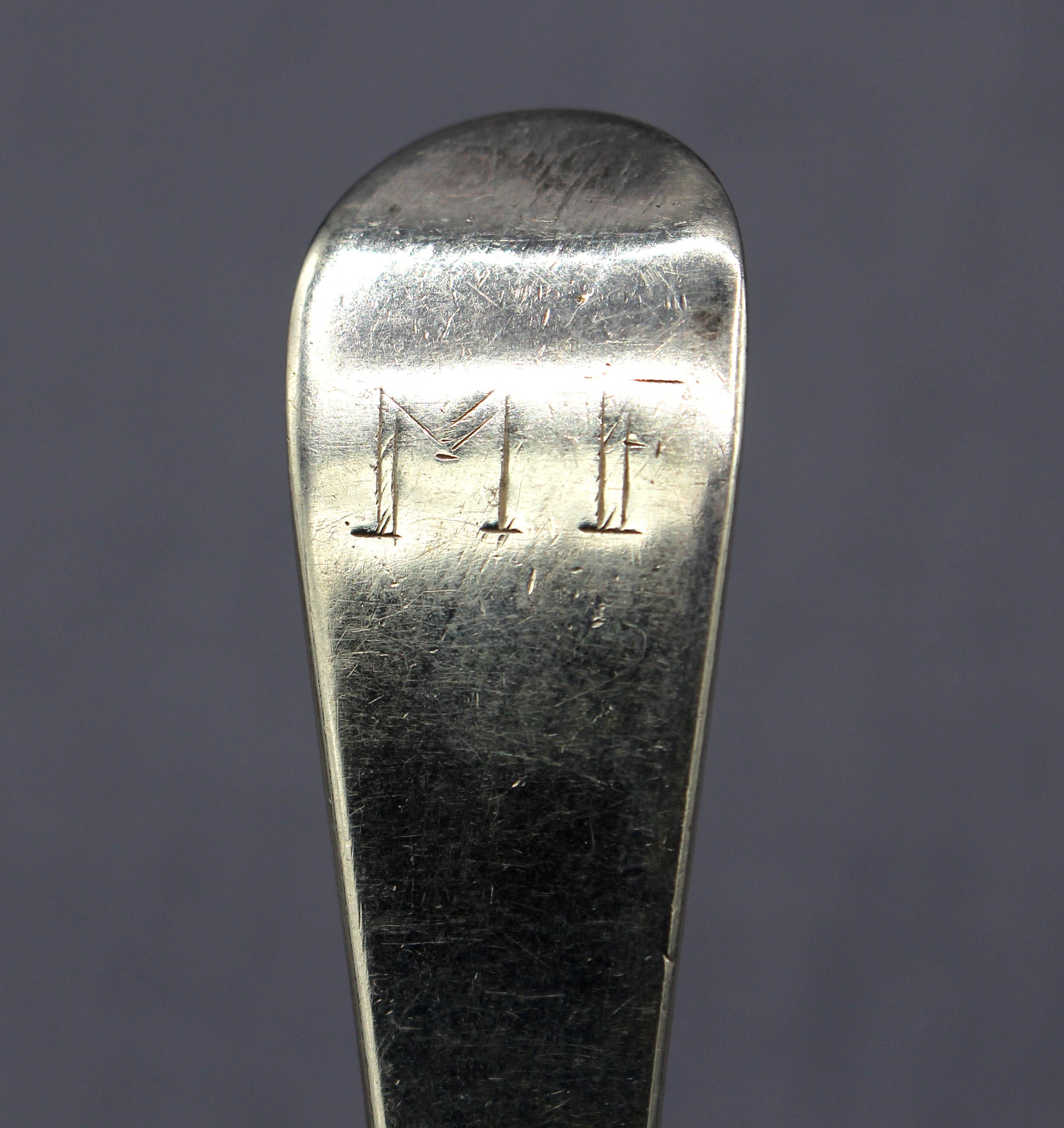 George III Cuillère de table en argent sterling à motif Hanoverian anglais de 1770 en vente
