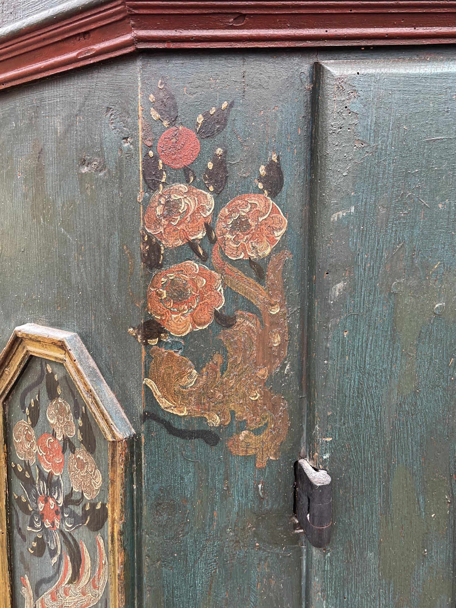 1770 Green Floral Painted Wardrobe For Sale 4