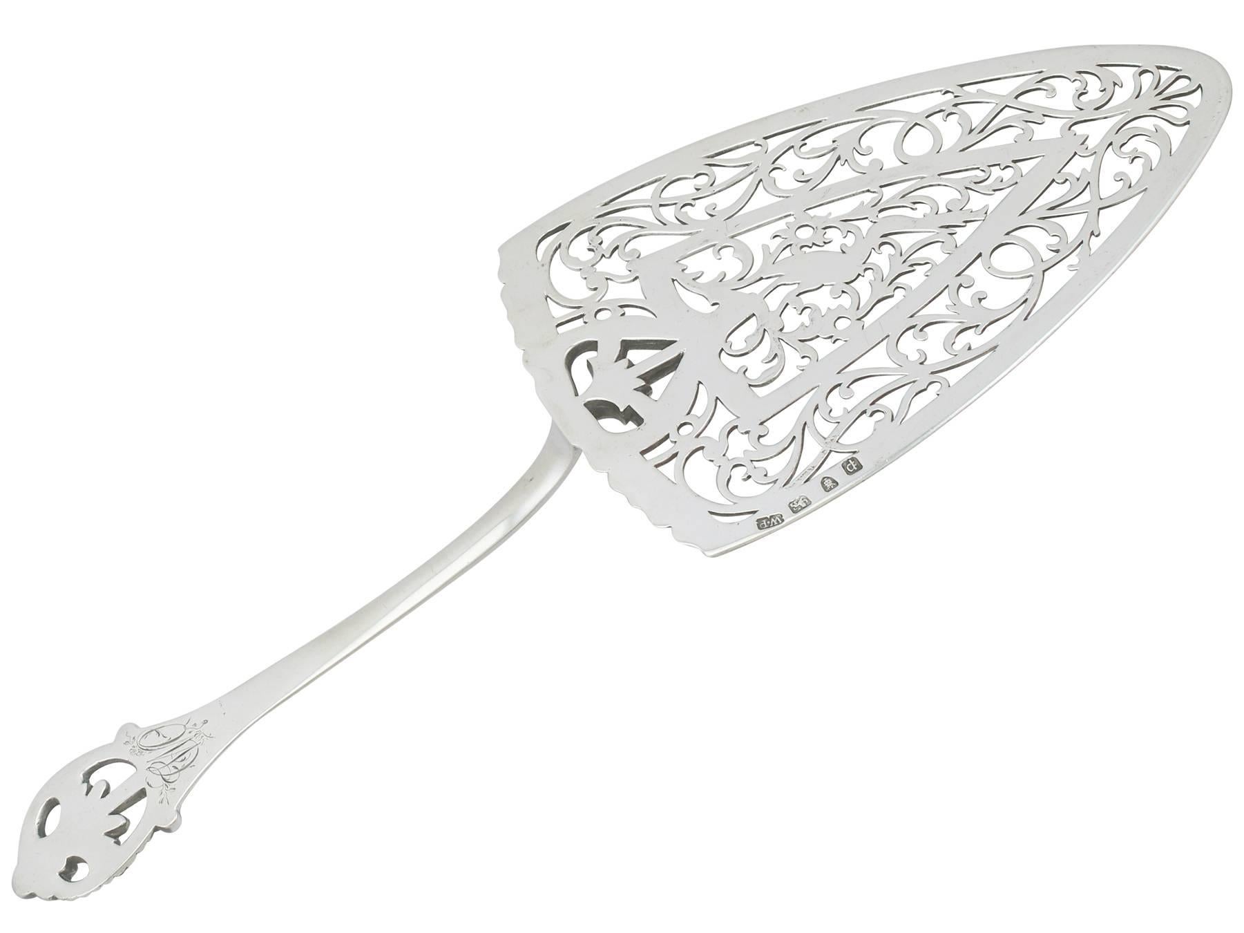 George III 1770s Georgian Sterling Silver Fish Slice Pudding Trowel