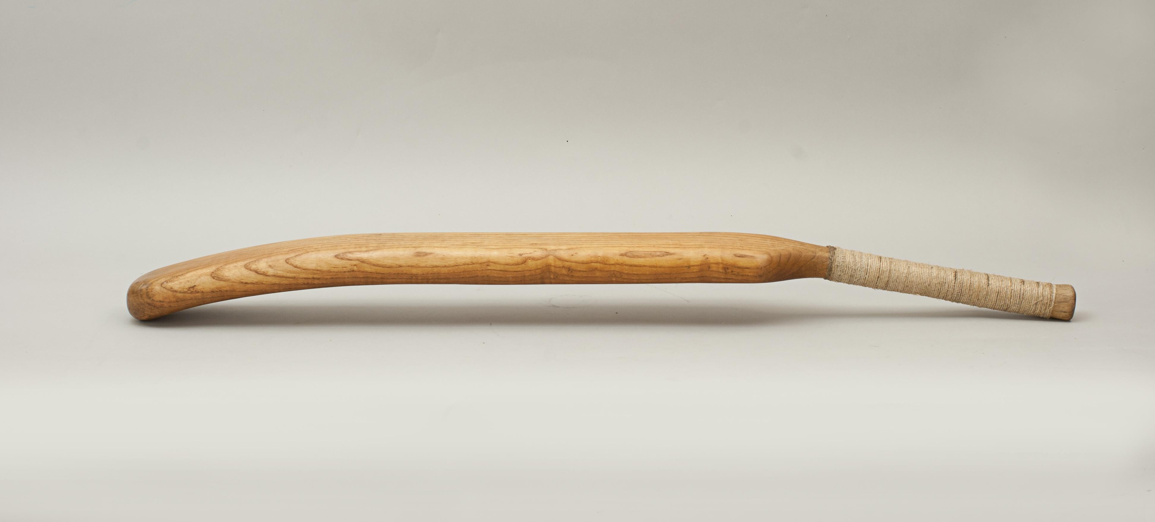 cricket bat shape