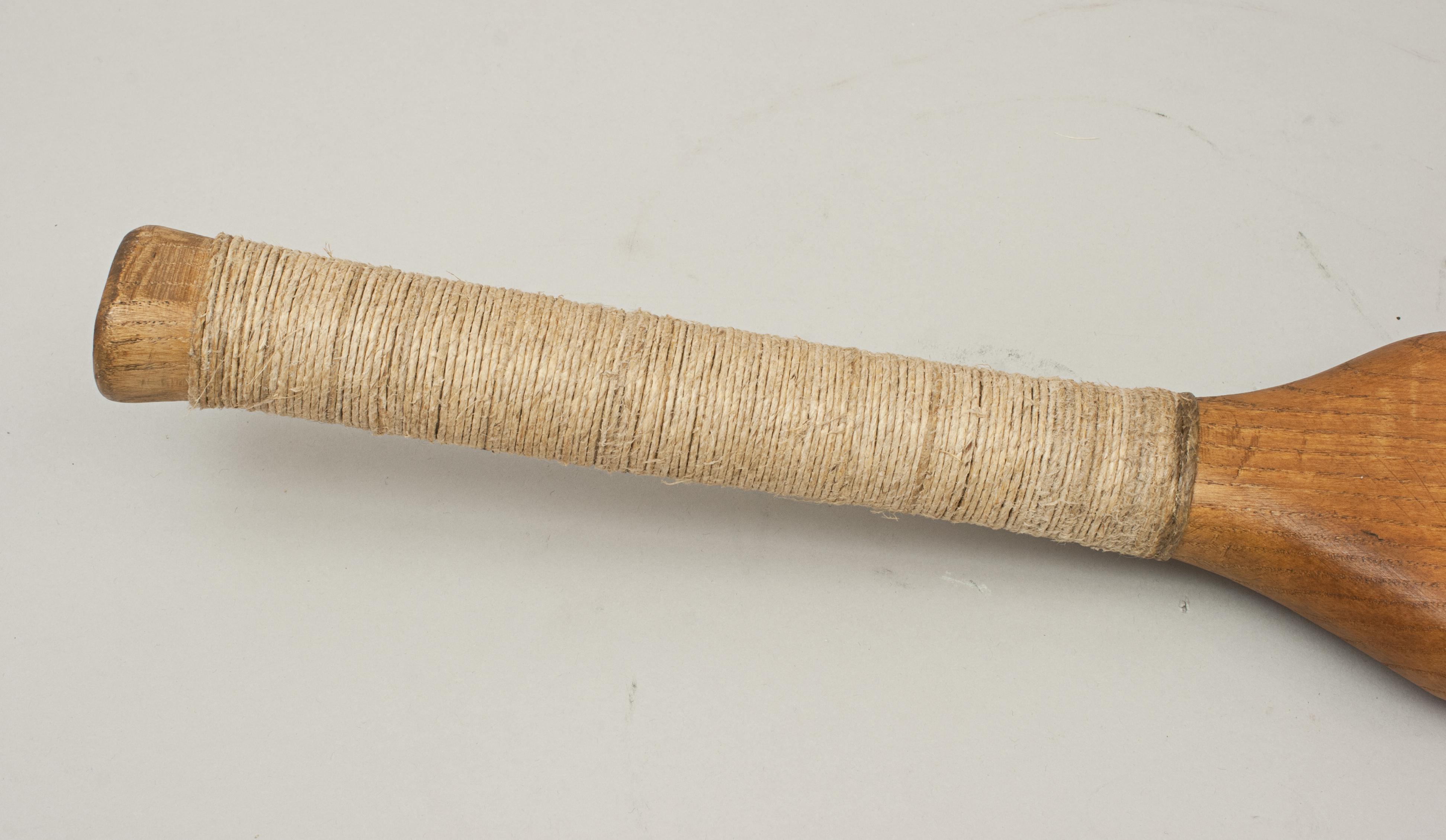 1770s Style Cricket Bat, Unusual Shape In Good Condition For Sale In Oxfordshire, GB