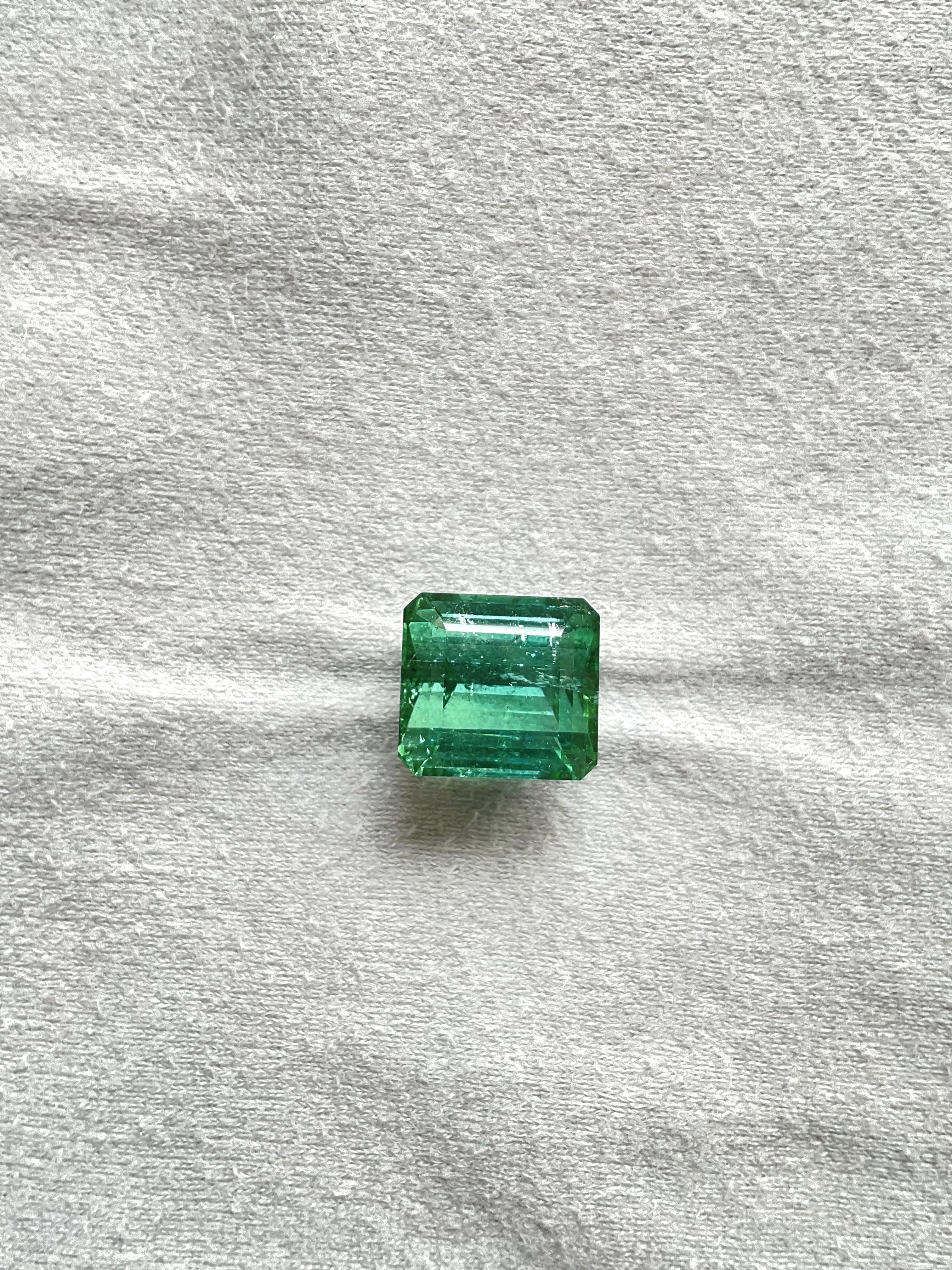 Taille octogone Pierre de taille octogonale à facettes vert bleuté de 17,71 carats, de qualité supérieure naturelle en vente