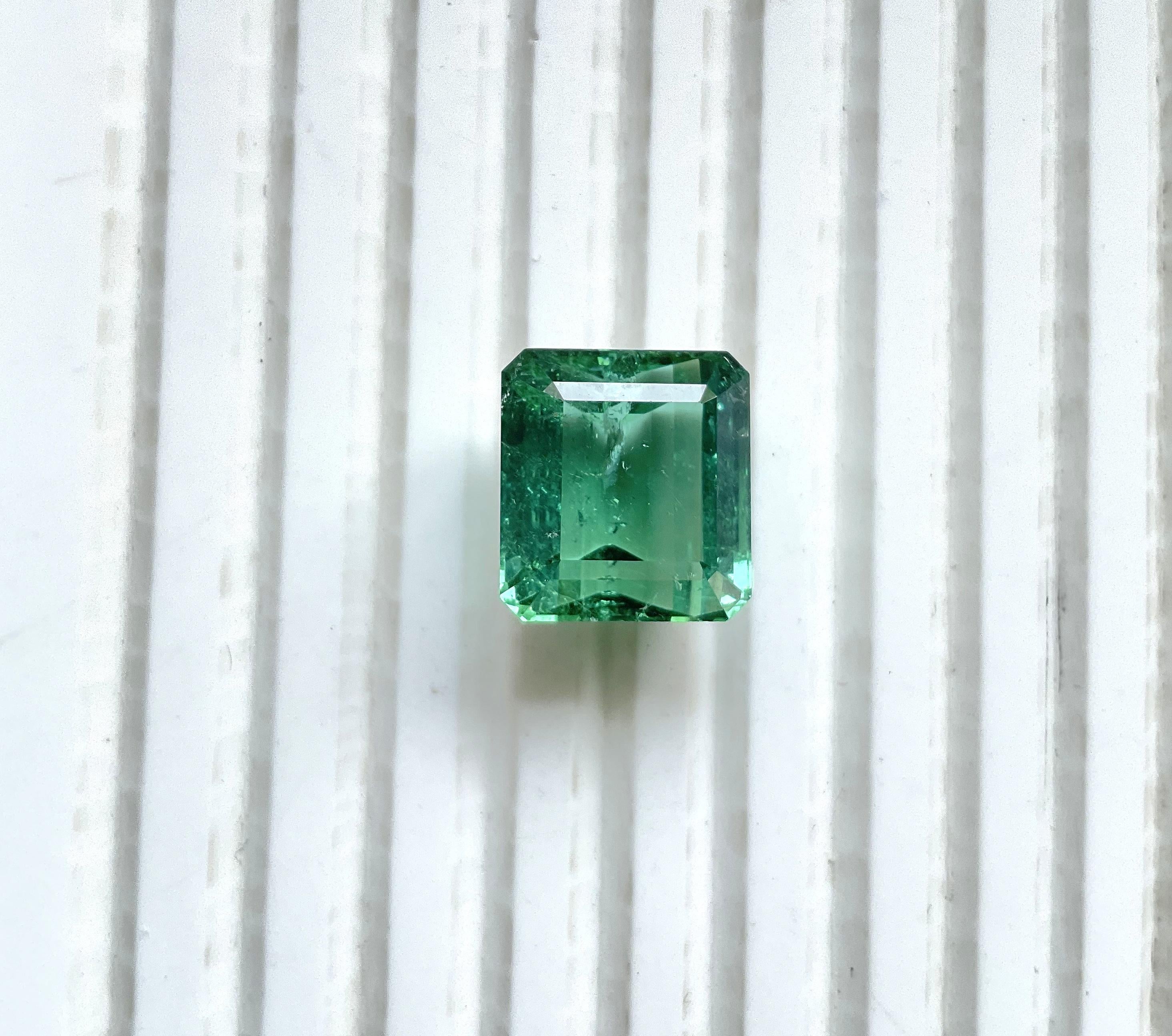 Pierre de taille octogonale à facettes vert bleuté de 17,71 carats, de qualité supérieure naturelle Unisexe en vente