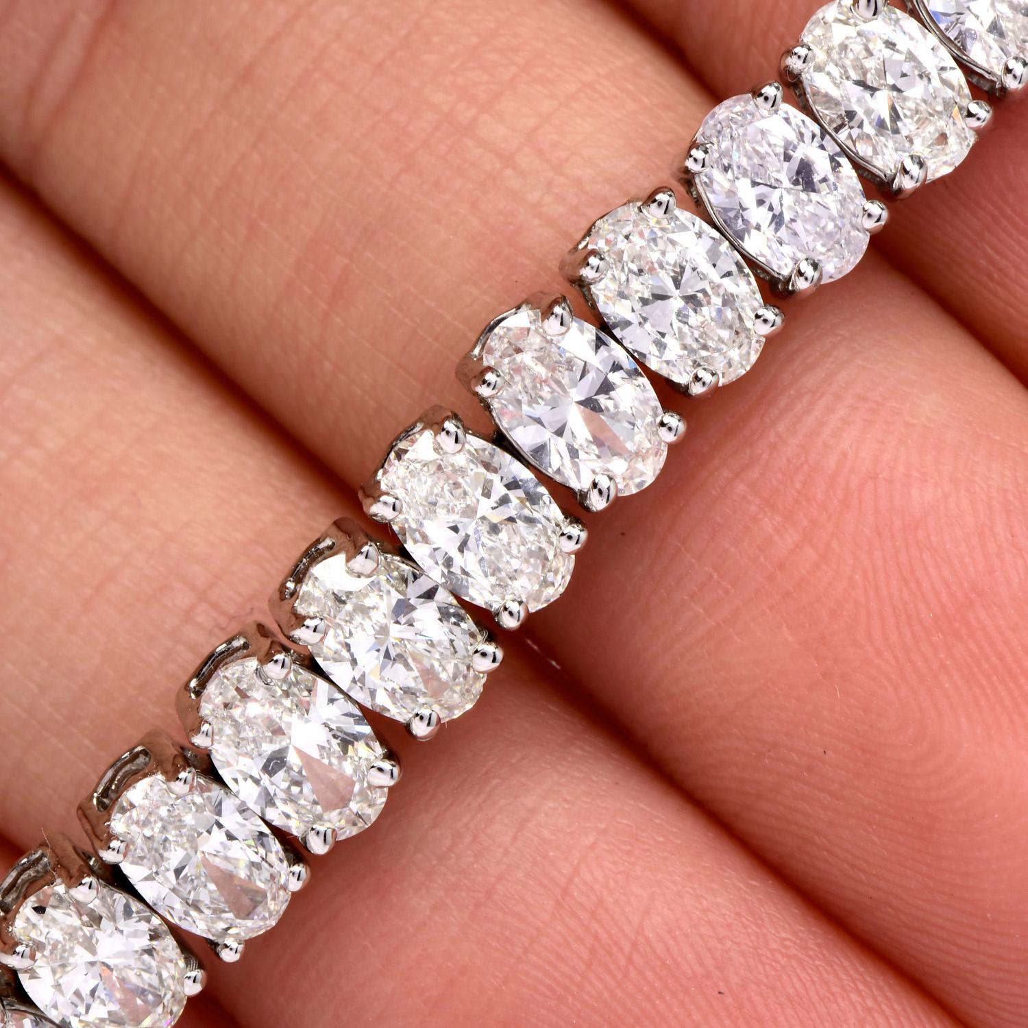 Bracelet tennis à maillons en or 18 carats avec diamants taille ovale 17,71 carats Unisexe en vente