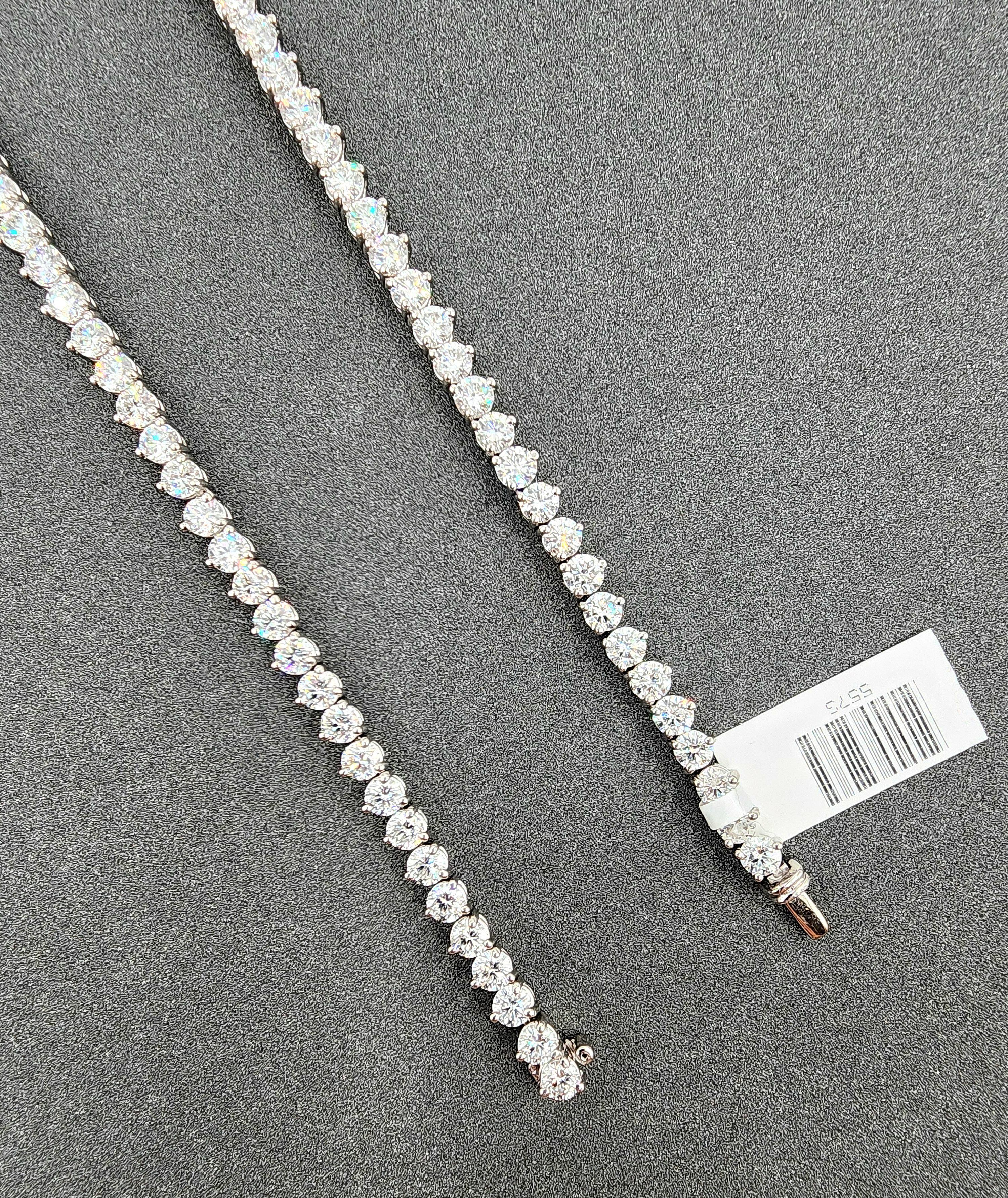 Femenino o masculino Collar de tenis con diamantes de 17.71 quilates en venta