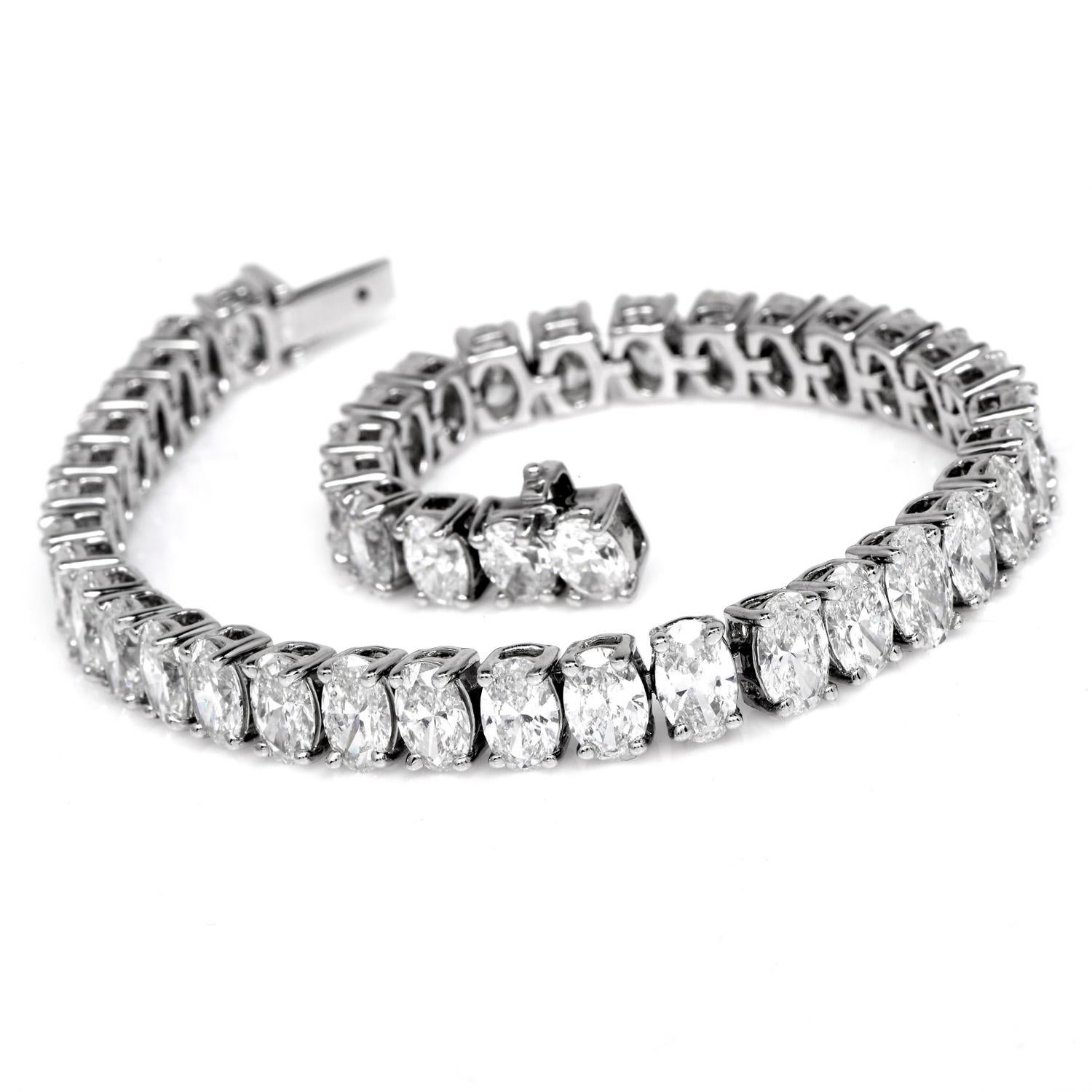 17,71 Karat Ovalschliff Diamant 18K Gold Linie Tennis Gliederarmband im Zustand „Hervorragend“ im Angebot in Miami, FL