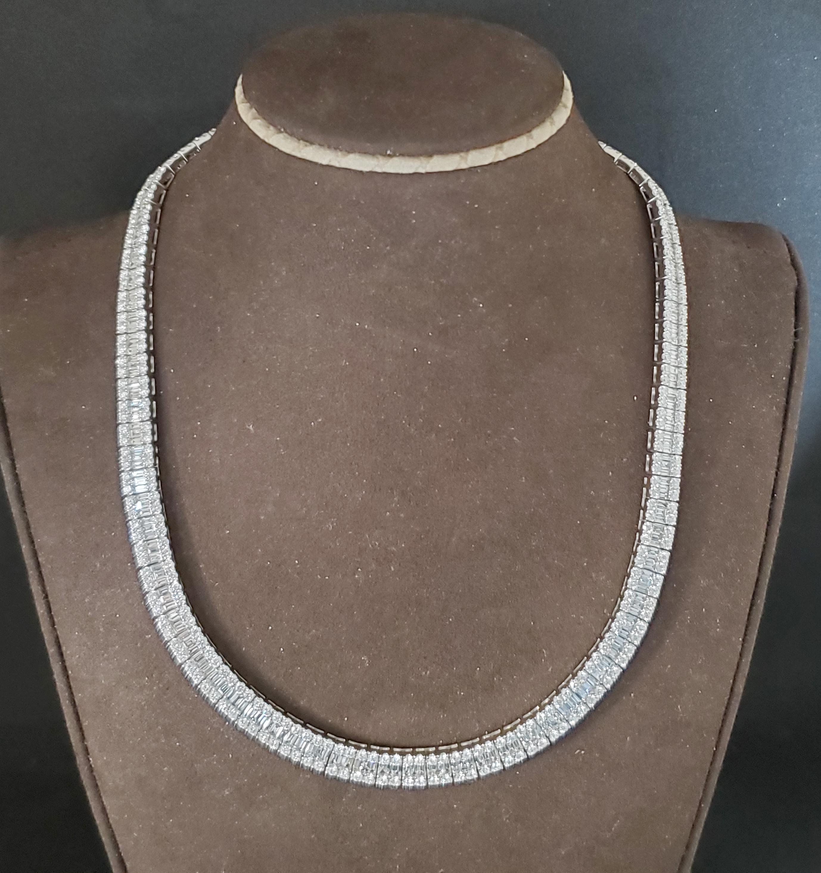 Taglio misto Collana in oro bianco con diamanti bianchi da 17,74 carati in vendita