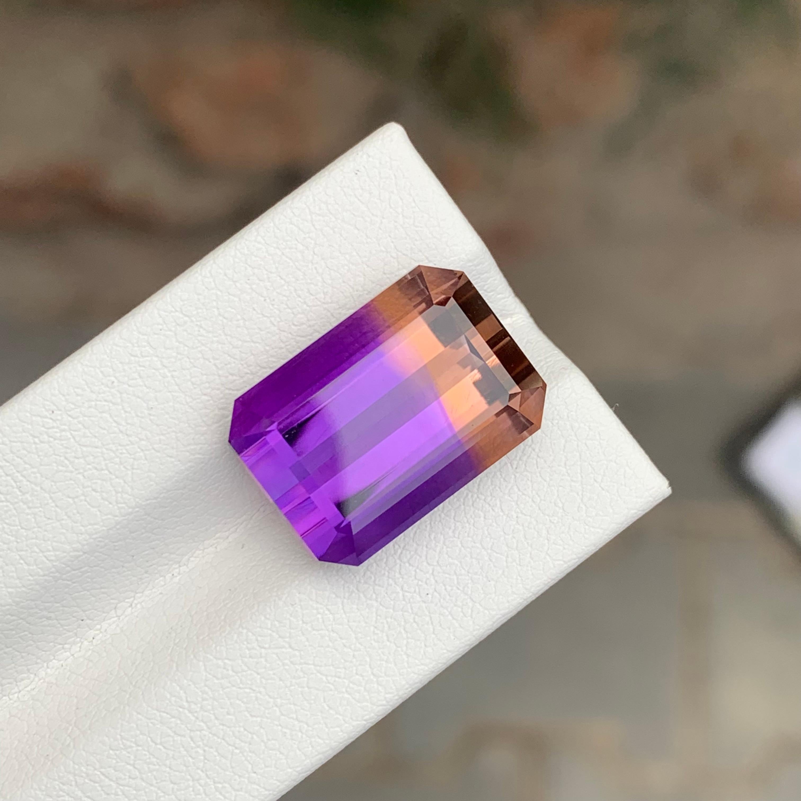 Facettierter Ametrin
Gewicht: 17,75 Karat
Abmessung: 17.7x12.5x10.2 Mm
Herkunft: Bolivien 
Die Form: Smaragd
Farbe: Lila & Gelb 
Individuelle Anpassung möglich, bitte kontaktieren Sie unseren Kundenservice für Gold oder Stein Variationen. Jedes
