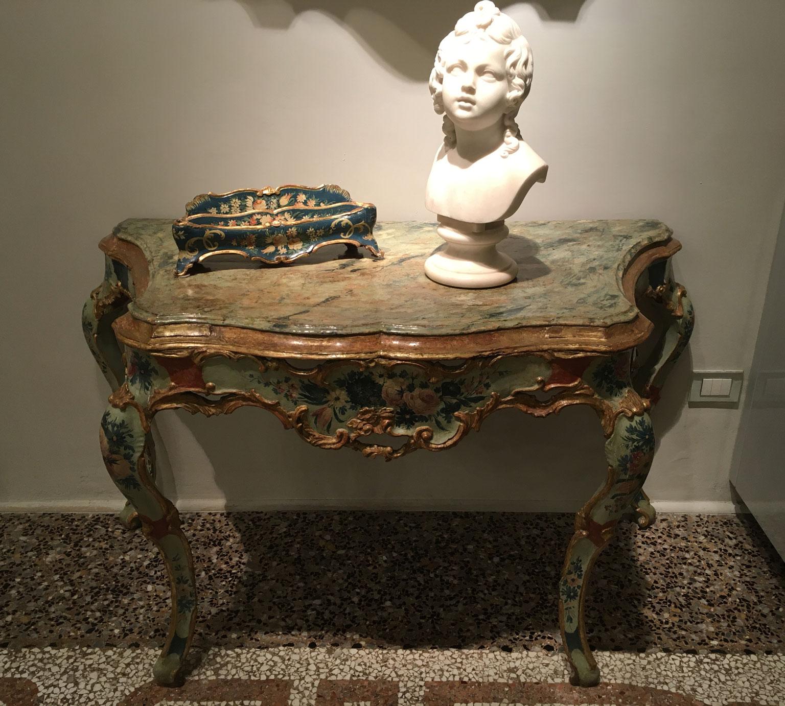 1775 Venezia Italy Blue Lacquered Wooden Engraved TablePaper Holder with Flowers For Sale 12
