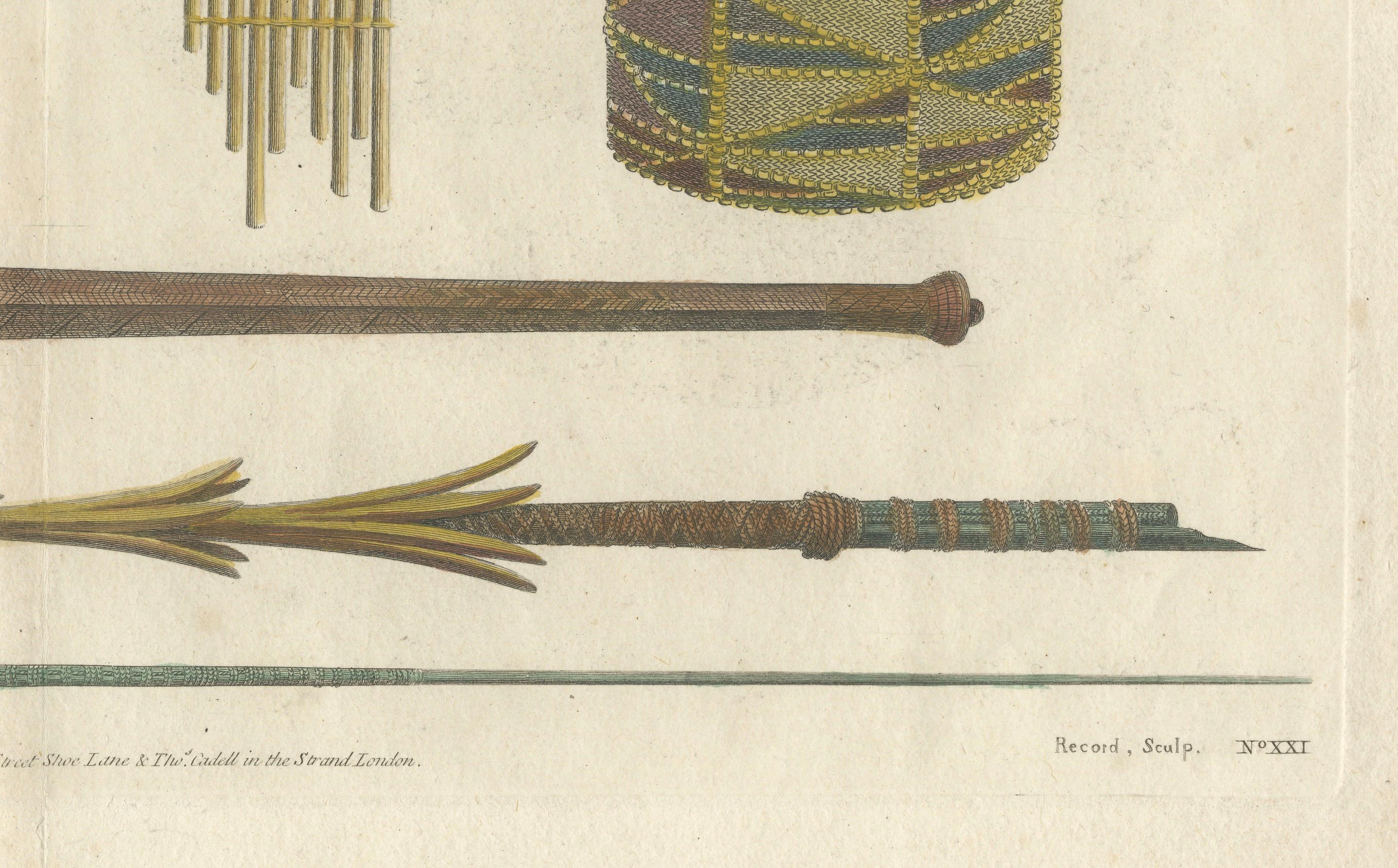 Fine XVIII secolo Incisione del 1777 di armi e manufatti tongani del terzo viaggio del Capitano Cook in vendita