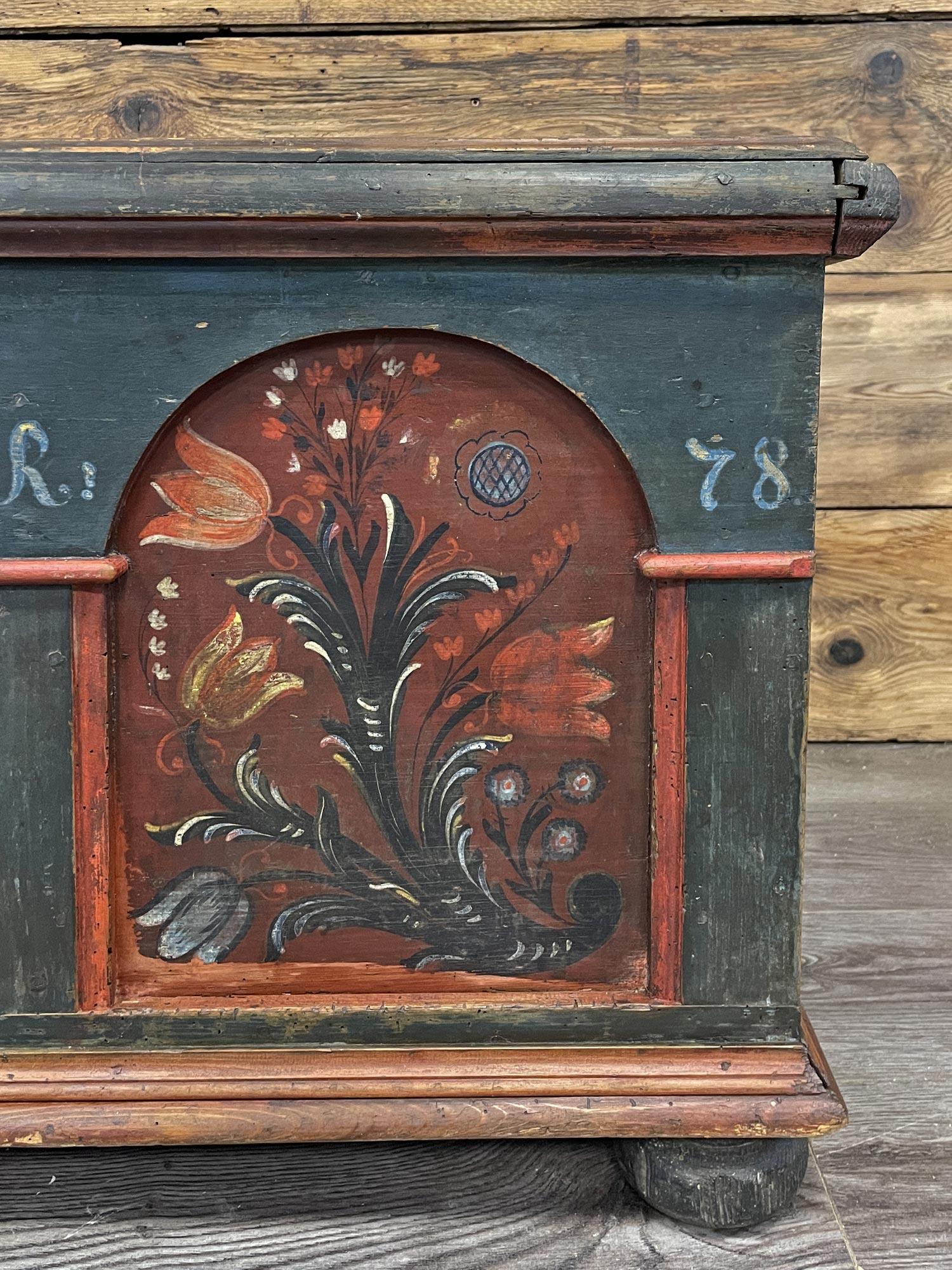 1778 Blue Alpine Painted Blanket Chest in vendita 8