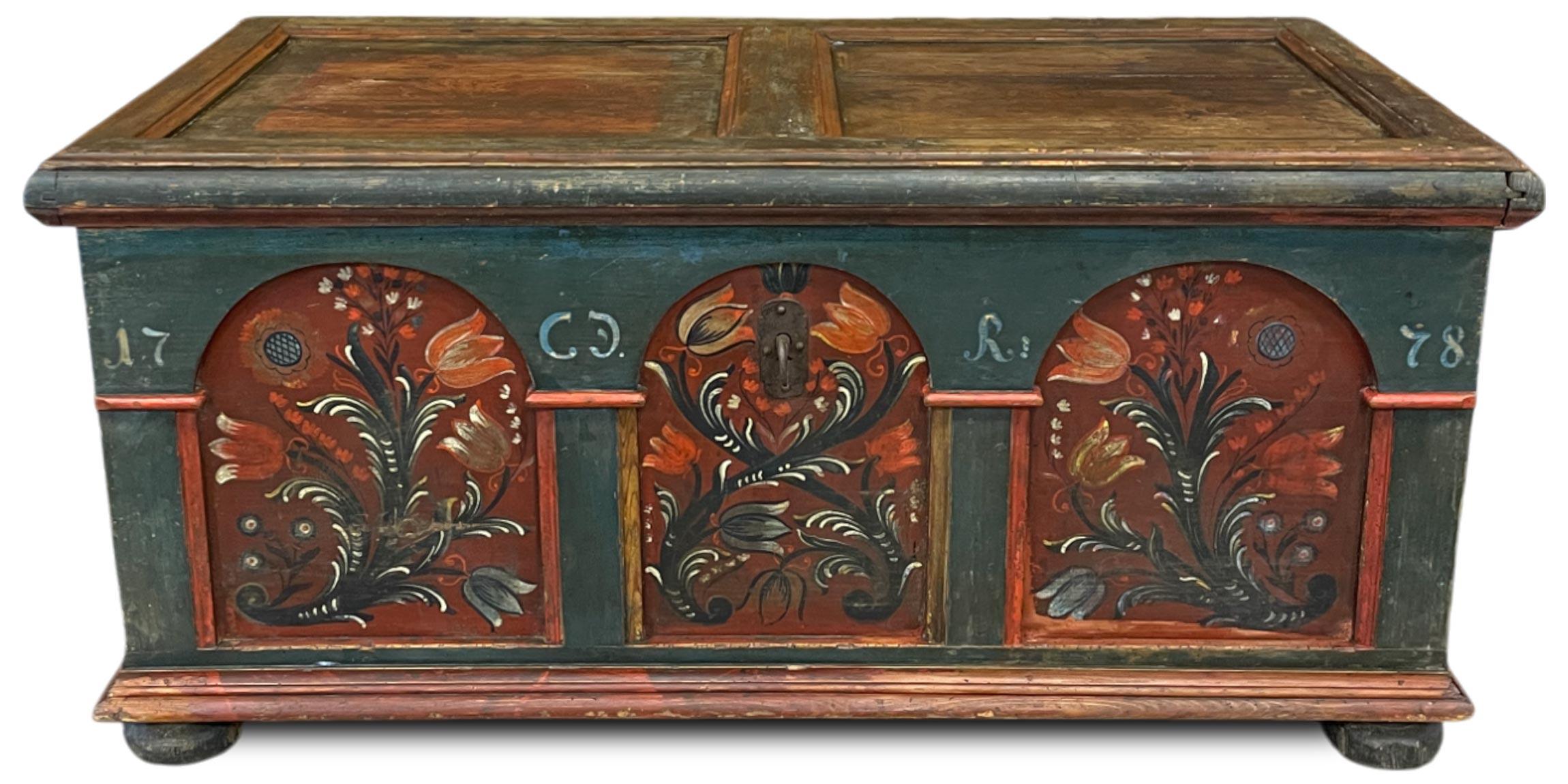 Late 18th Century 1778 Blue Alpine Painted Blanket Chest in vendita