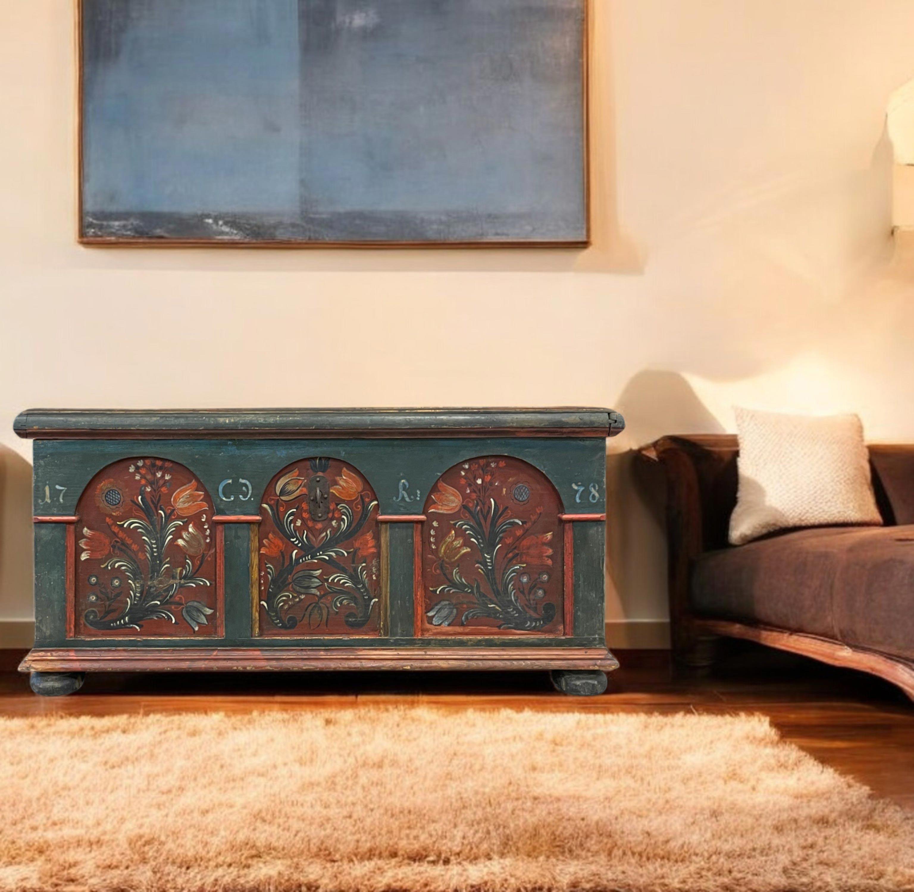 Abete 1778 Blue Alpine Painted Blanket Chest in vendita
