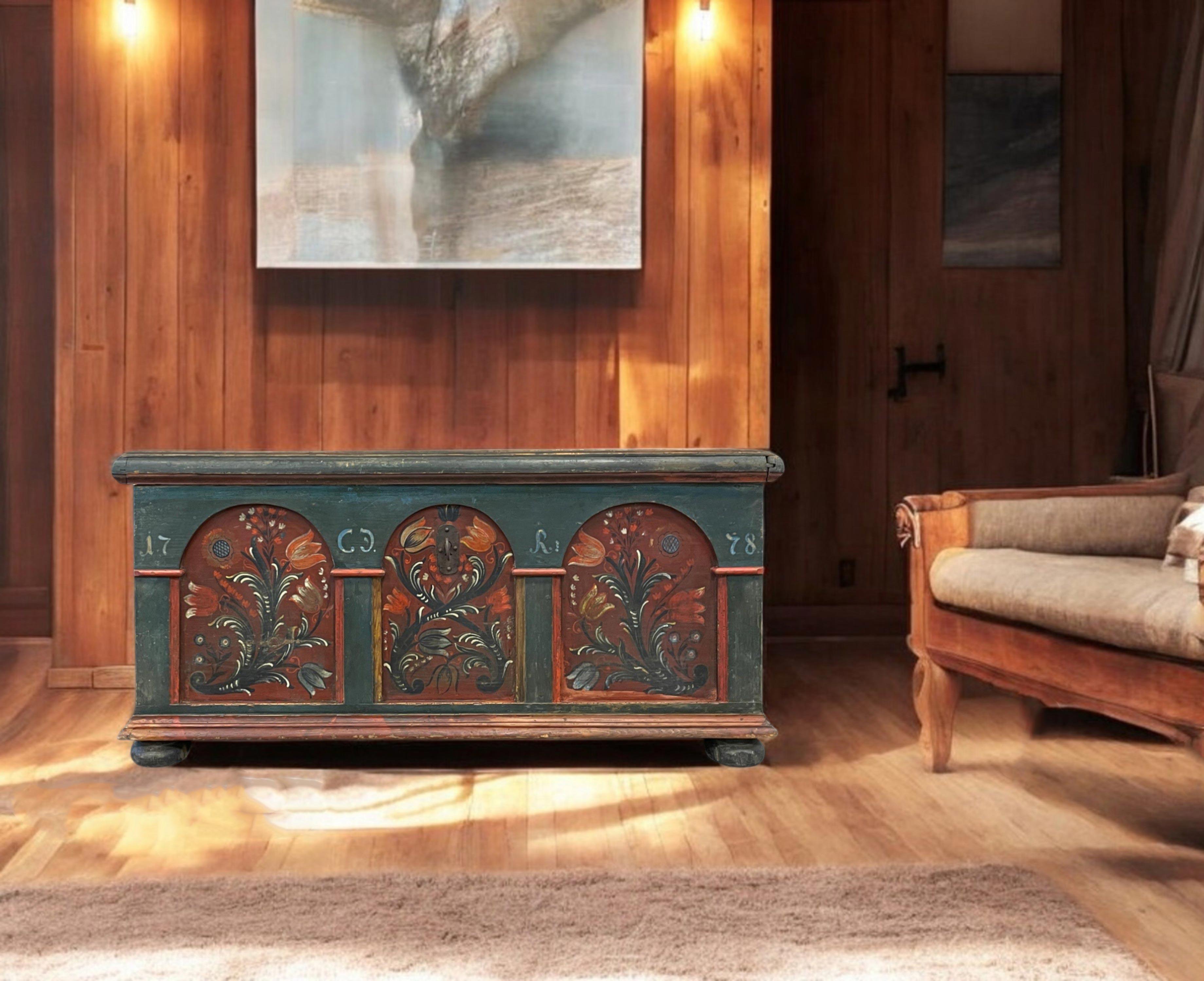1778 Blue Alpine Painted Blanket Chest in vendita 1