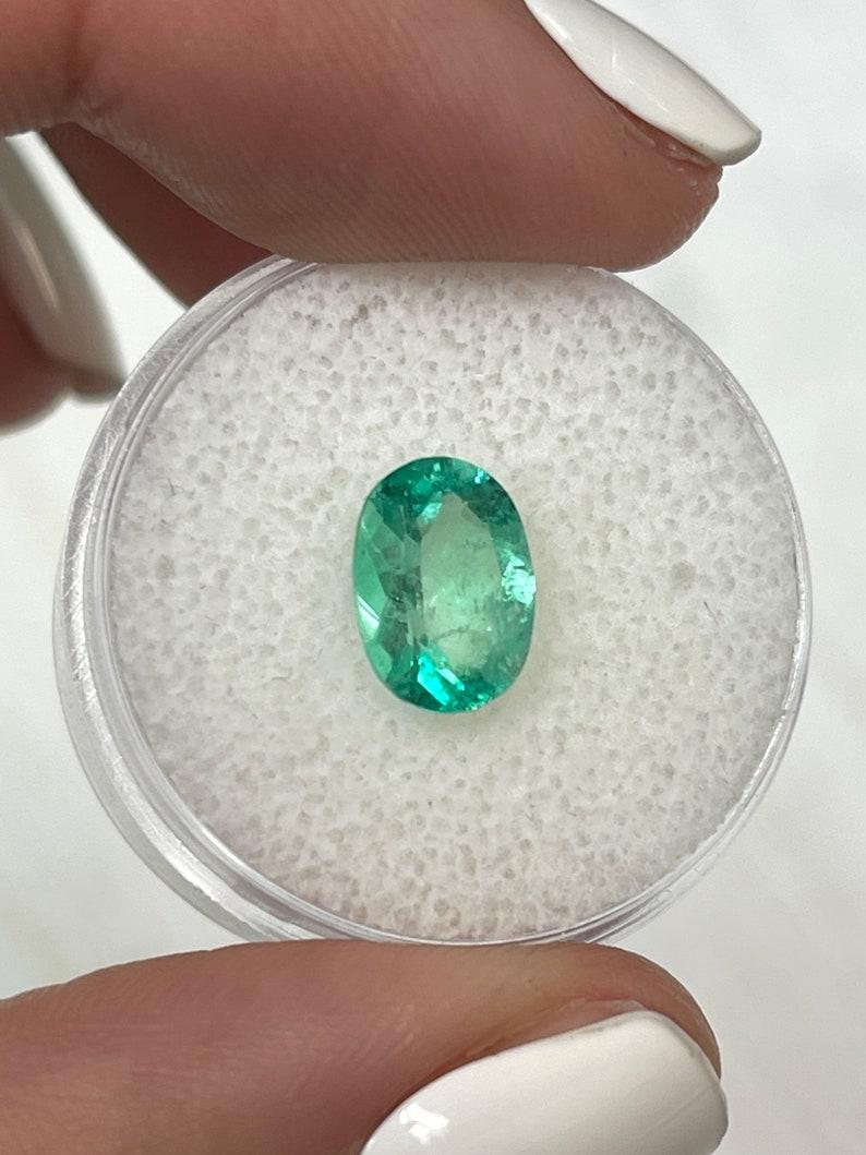 1,77ct 10x7 Medium-Light Green Natürlicher Kolumbianischer Smaragd - Ovalschliff Edelstein im Zustand „Neu“ im Angebot in Jupiter, FL