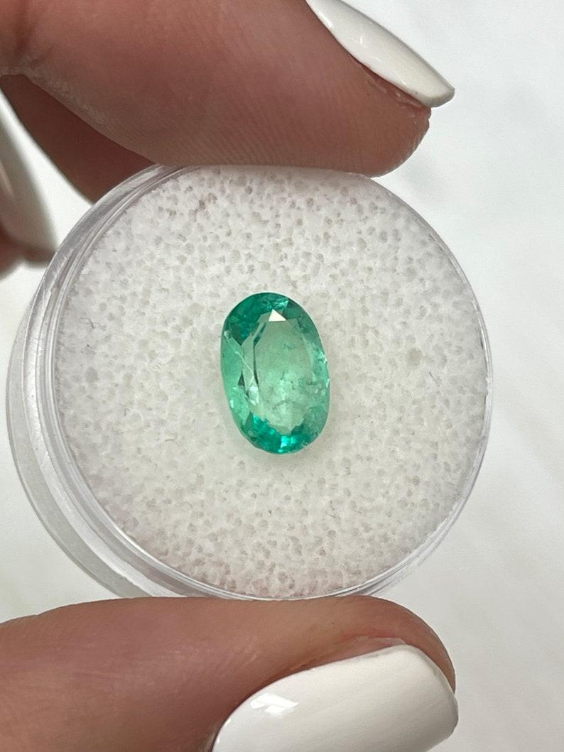 1,77ct 10x7 Medium-Light Green Natürlicher Kolumbianischer Smaragd - Ovalschliff Edelstein Damen im Angebot