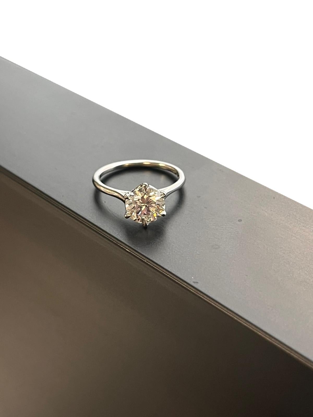 1.77ct GIA Natural Round Brilliant Cut Diamond 6 Prong Solitaire Engagement Ring en vente 1
