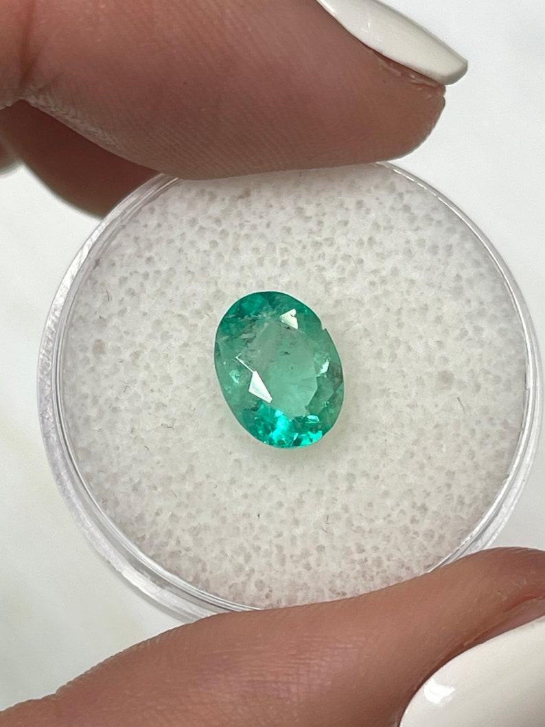 Women's 1.77ct Medium Light Green Natural Colombian Emerald - Oval Cut May Birthstone For Sale