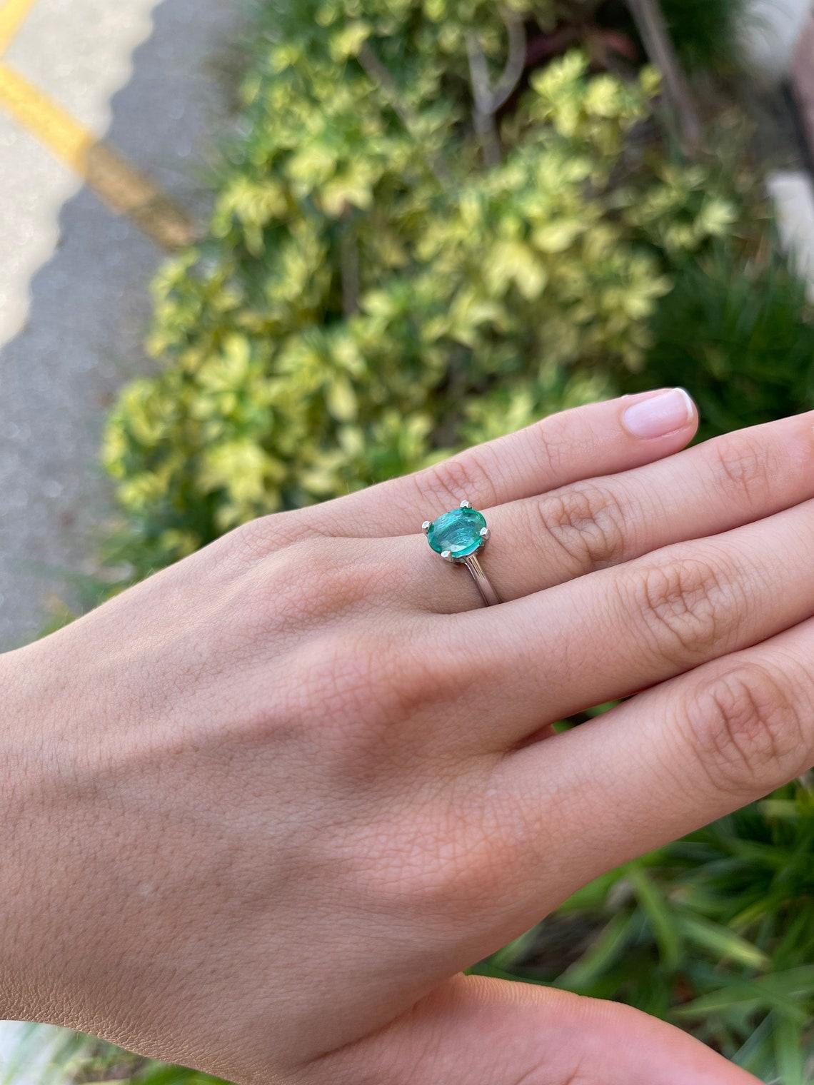 1,47 Karat 14K Solitär-Ring mit kolumbianischem Smaragd, 4 Zacken, Ovalschliff im Angebot 1