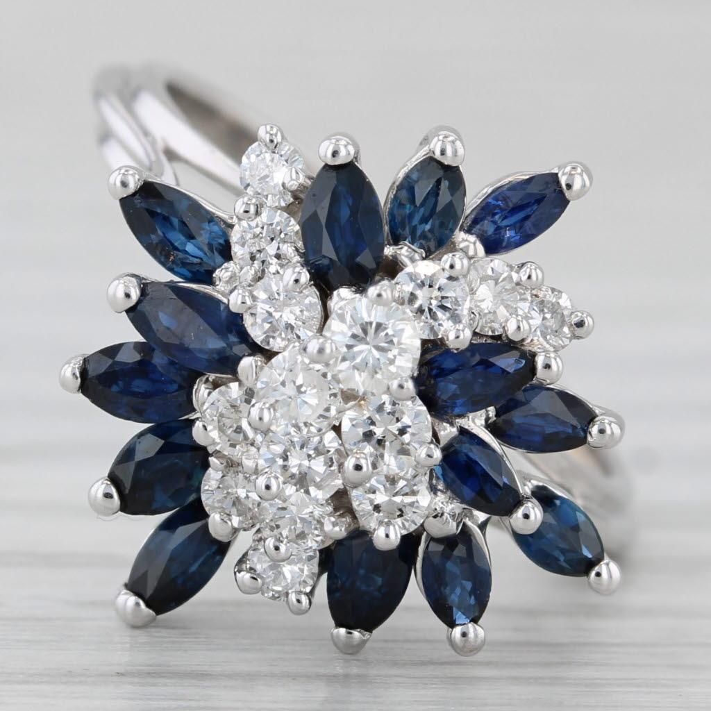 1.77ctw Zafiro Azul Diamante Racimo Anillo de Cóctel Oro Blanco 18k Talla 7.5 en Bueno estado para la venta en McLeansville, NC